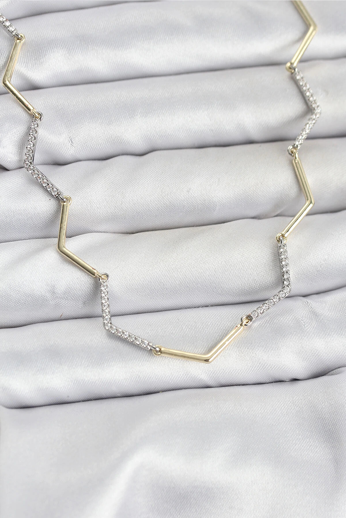 Buti̇k Vıp Seri̇ Zi̇kzak Model Kadın Kolye