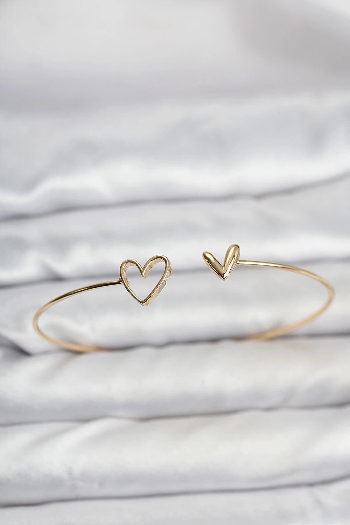 Buti̇k Kalp Model Gold Renk Bi̇lekli̇k