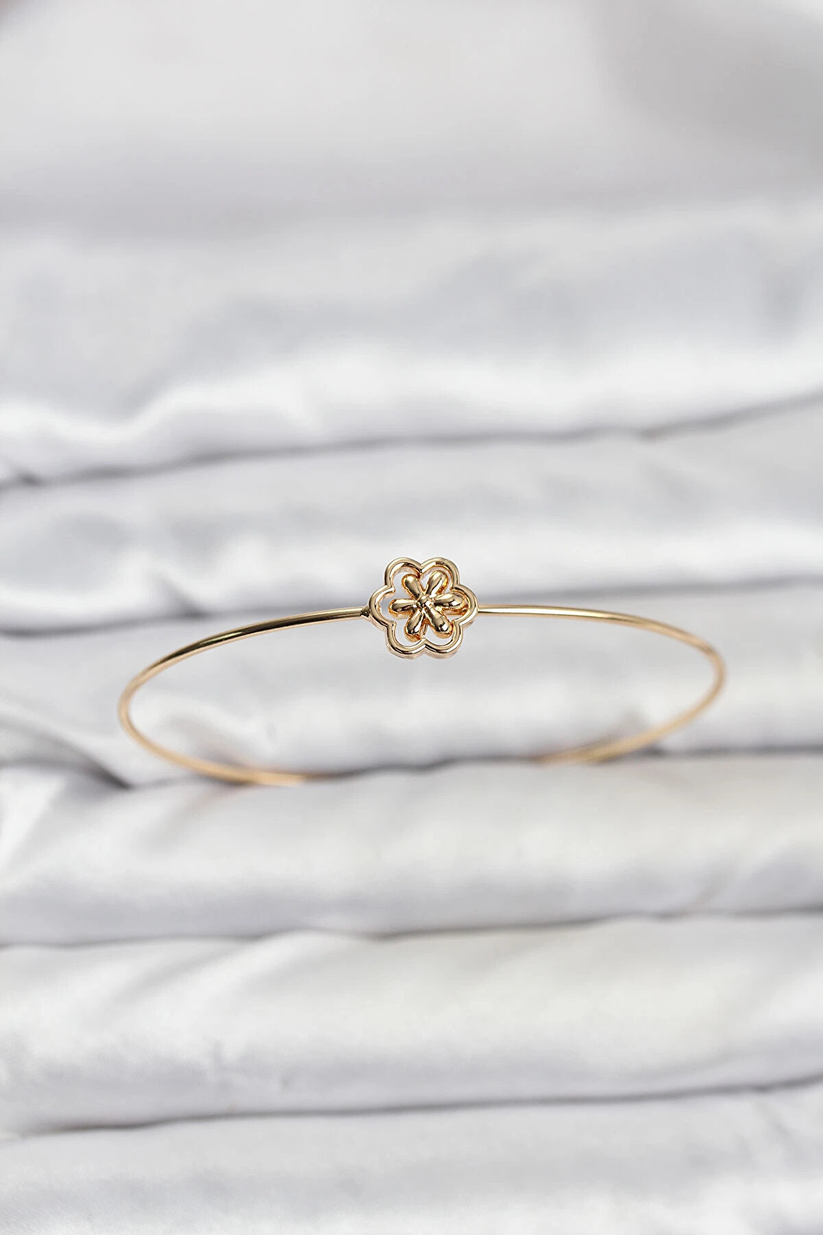 Buti̇k Lotus Model Gold Renk Bi̇lekli̇k