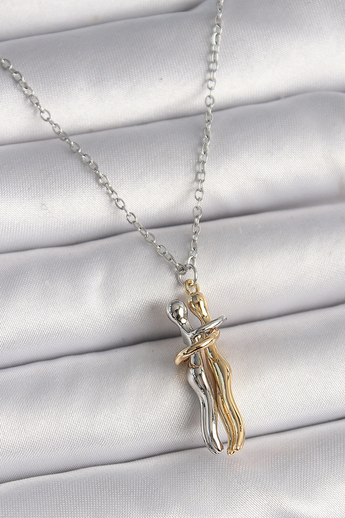 Buti̇k 316L &Ccedil;eli̇k G&uuml;m&uuml;ş Renk Zi̇nci̇r Sarılma Model Kadın Kolye