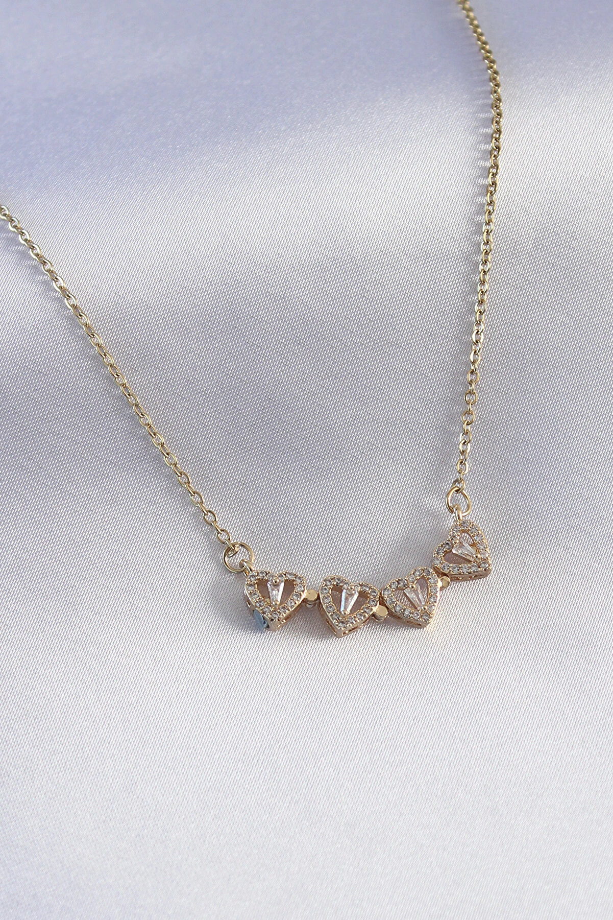 Buti̇k 316L &Ccedil;eli̇k Gold Renk A&ccedil;ılır Zi̇rkon Taşlı Yonca Model Kadın Kolye