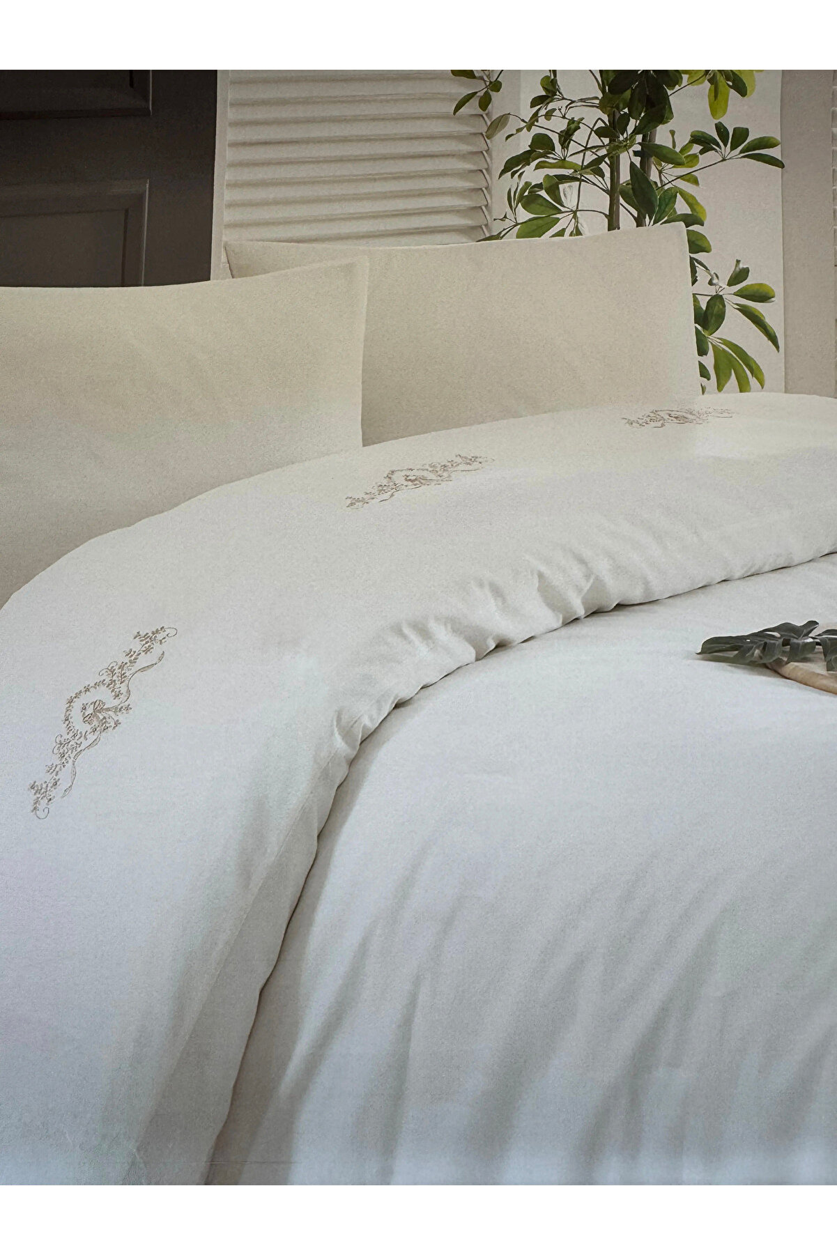 Deco Bi̇anca Beyaz Nakışlı Ranforce Nevresi̇m Takımı