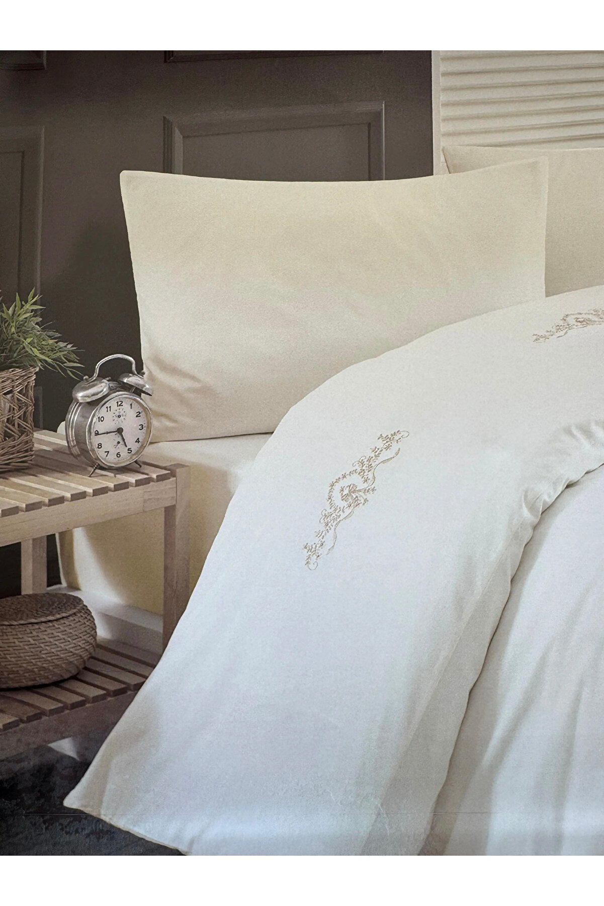 Deco Bi̇anca Beyaz Nakışlı Ranforce Nevresi̇m Takımı