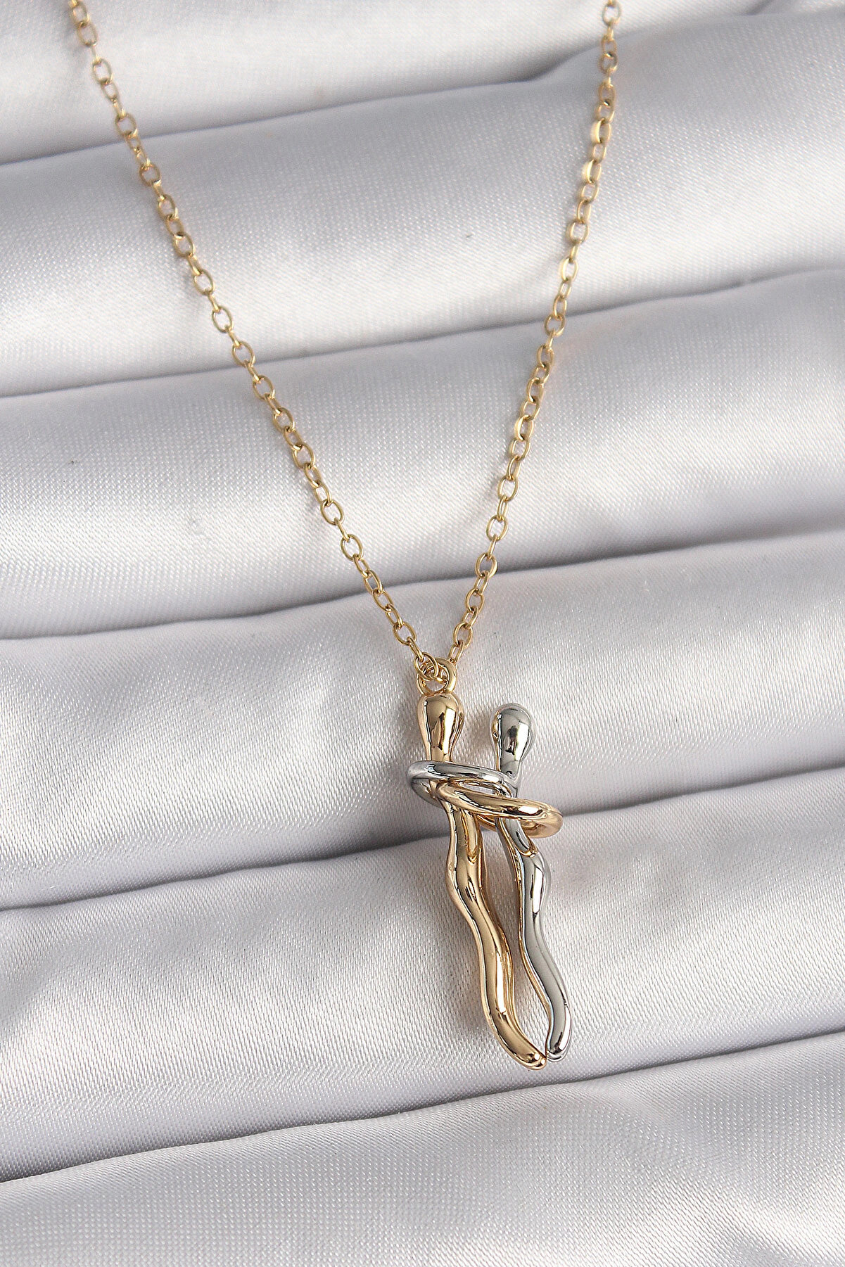 Buti̇k 316L &Ccedil;eli̇k Gold Renk Zi̇nci̇r Renkli̇ Sarılma Model Kadın Kolye