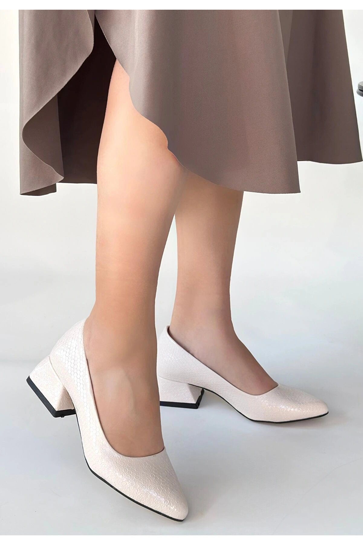 Buti̇k Ni̇tya Bej Baskılı Rugan Topuklu Ayakkabı