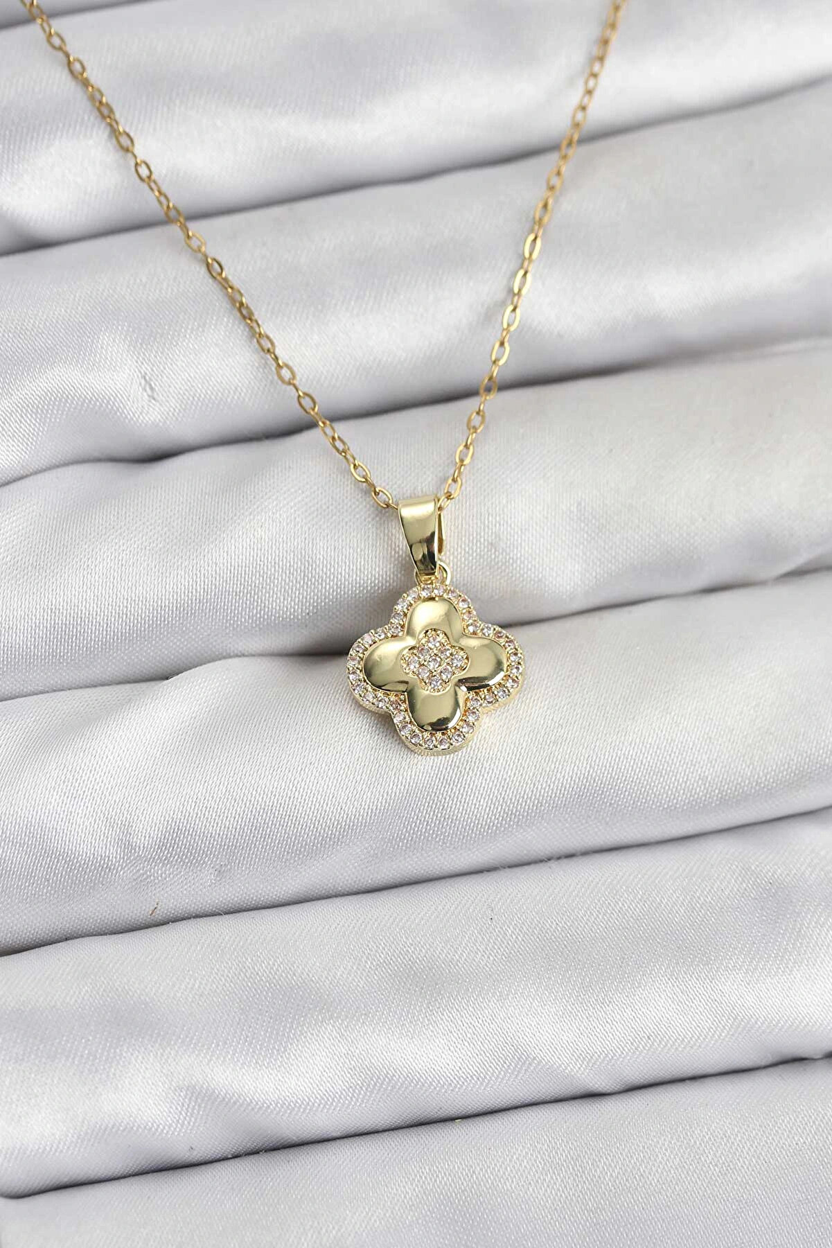 Buti̇k 316L &Ccedil;eli̇k Zi̇nci̇r Gold Renk Zi̇rkon Taşlı Yonca Model Kadın Kolye