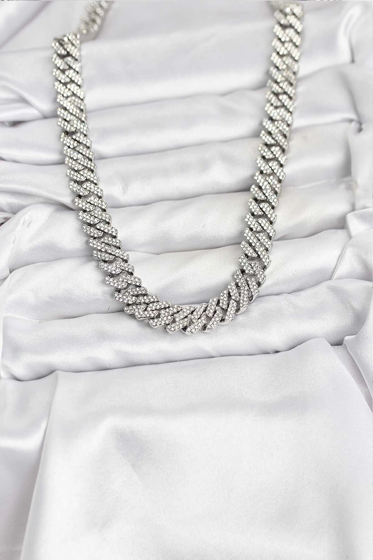 Buti̇k Pi̇ri̇n&ccedil; Cuba Chai̇n Gurmet Model Kolye