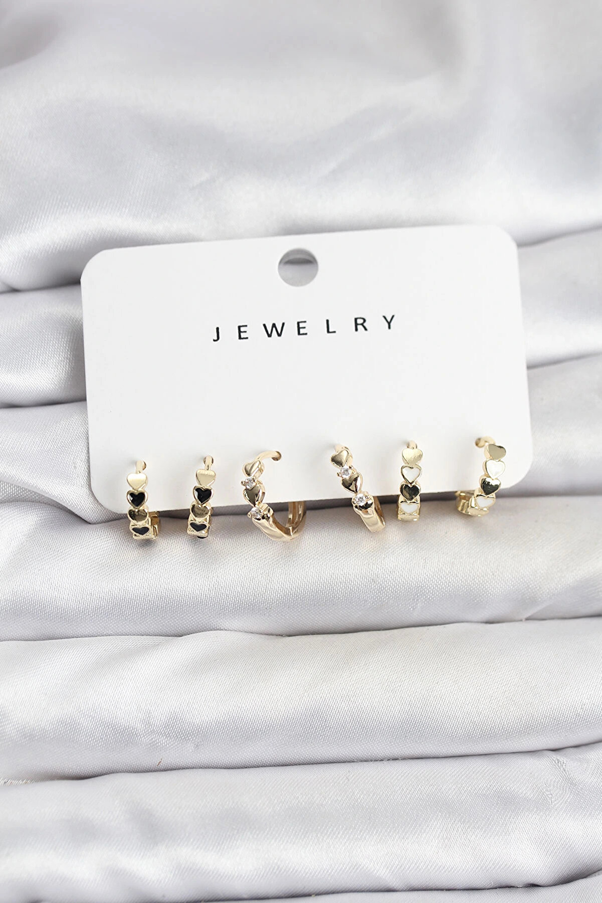 Buti̇k Gold Renk Pi̇ri̇n&ccedil; Mi̇ni̇mal Kalp Detaylı Kadın K&uuml;pe Seti̇