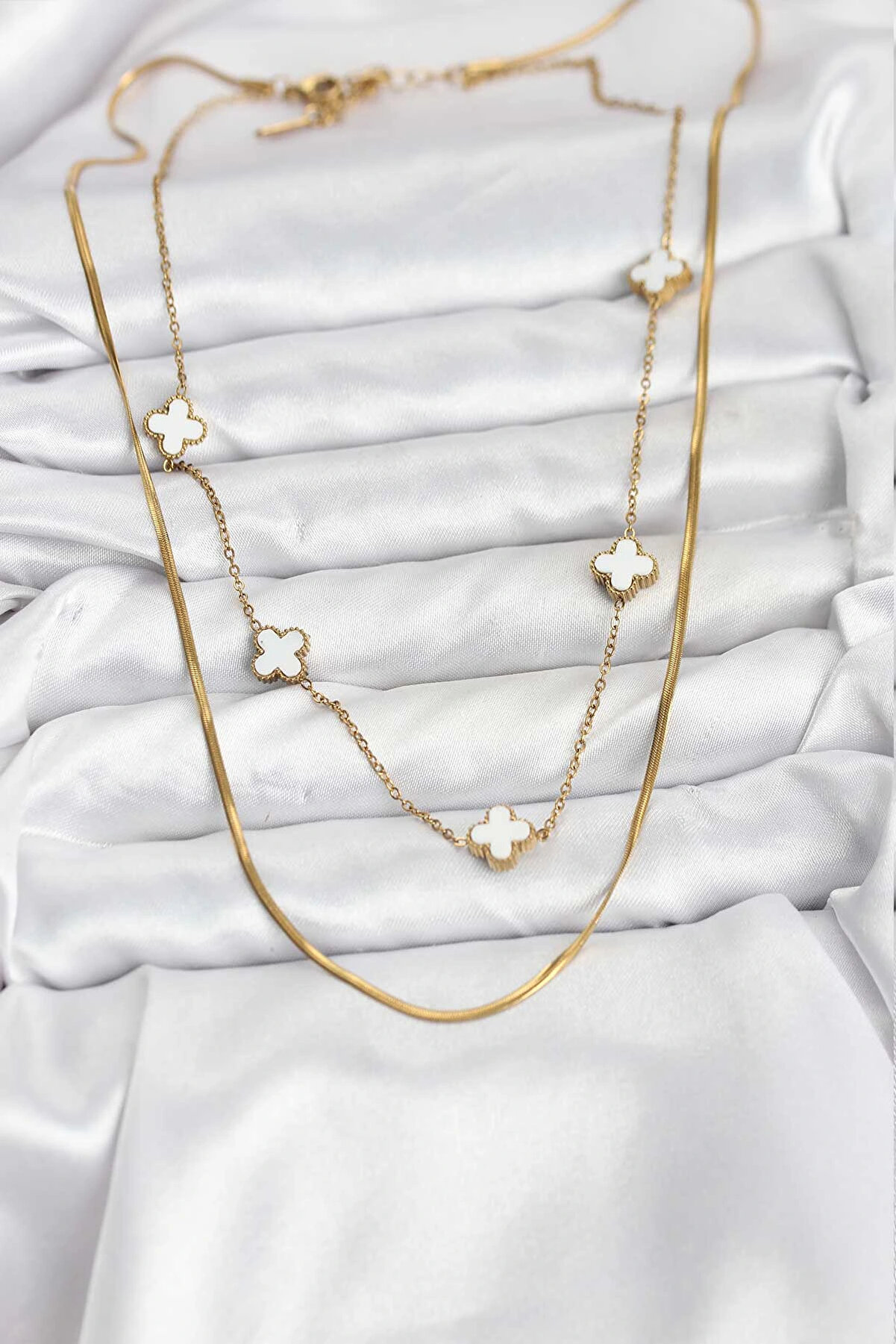 Buti̇k 316L &Ccedil;eli̇k Zi̇nci̇r Gold Renk İtalyan Zi̇nci̇rli̇ Yonca Model Kadın Kolye