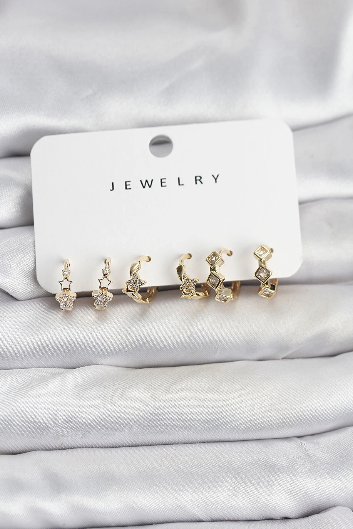 Buti̇k Gold Renk Pi̇ri̇n&ccedil; Yıldız Modelli̇ Kadın K&uuml;pe Seti̇