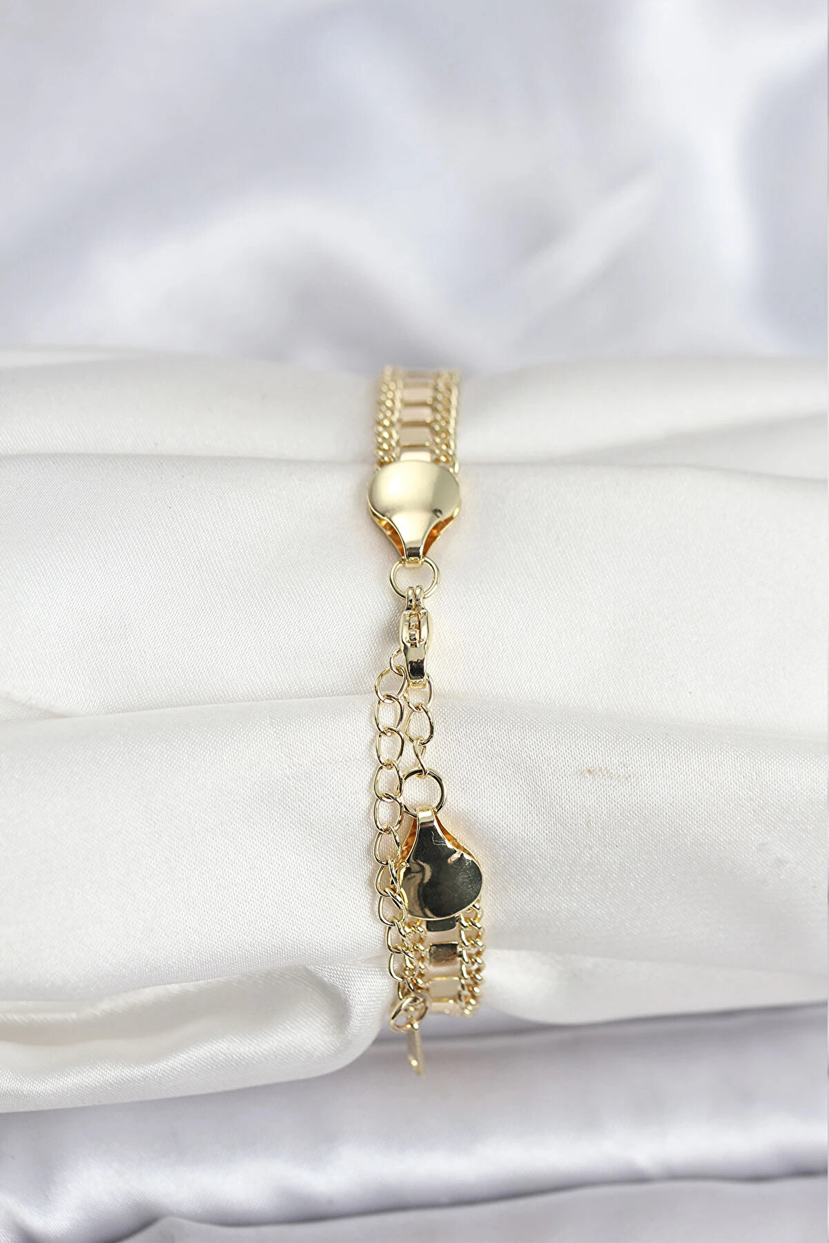 Buti̇k 316L &Ccedil;eli̇k Gold Renk Pullu Zi̇nci̇r Model Kadın Bi̇lekli̇k