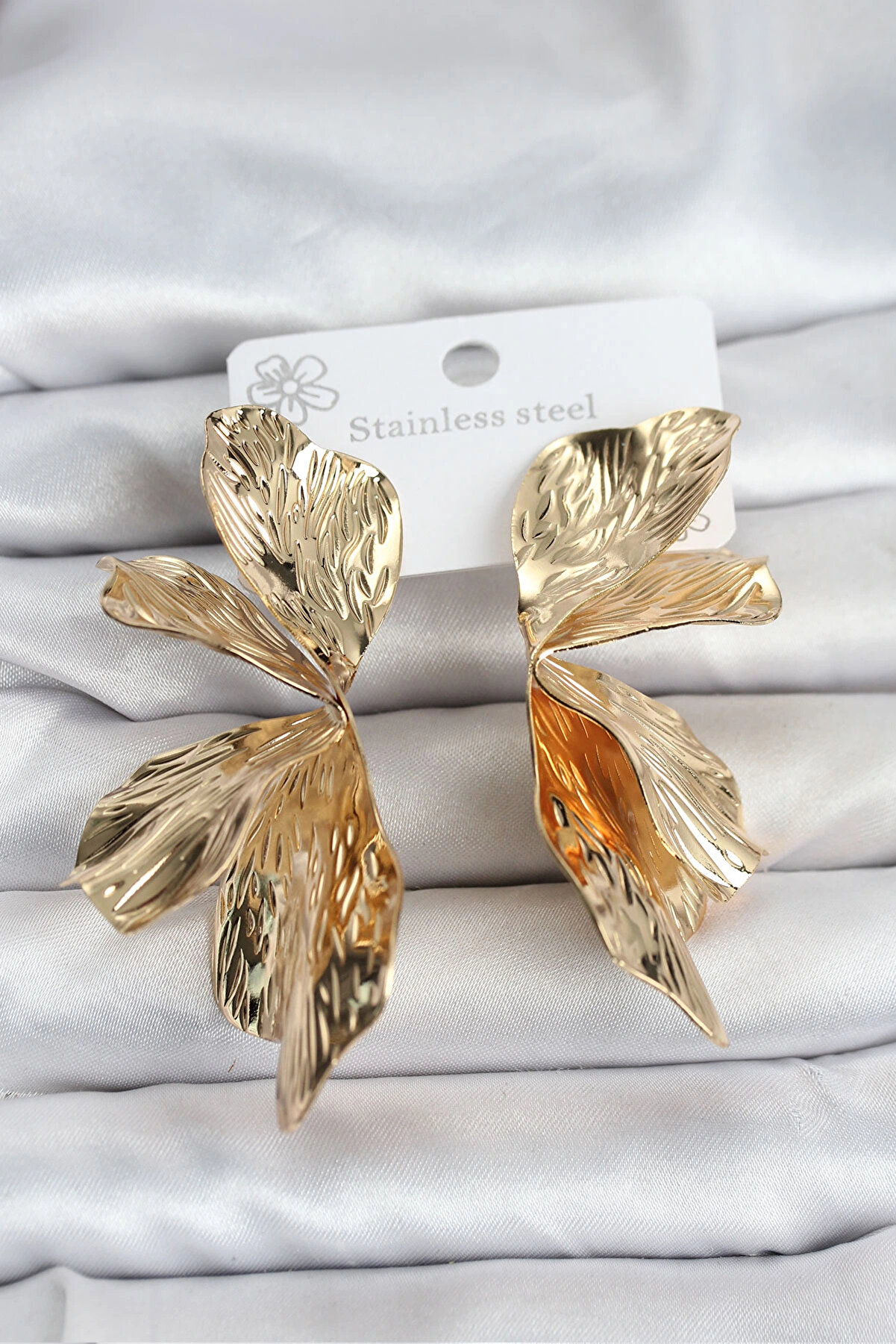 Buti̇k 316L &Ccedil;eli̇k Gold Renk Lotus Yaprak Kadın K&uuml;pe