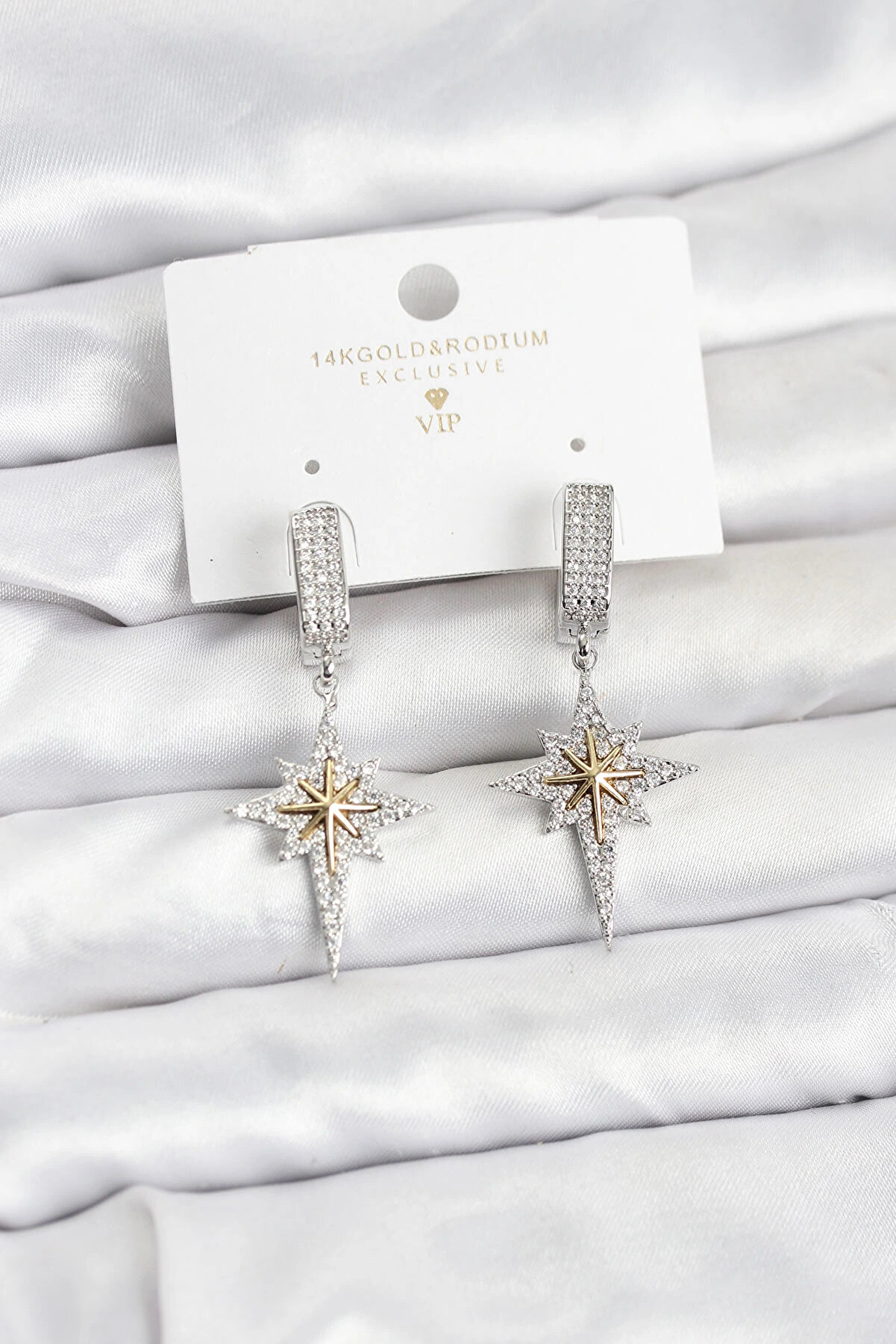 Buti̇k Zi̇rkon Taşlı G&uuml;m&uuml;ş Renk Pi̇ri̇n&ccedil; Kutup Yıldızı Model Kadın K&uuml;pe