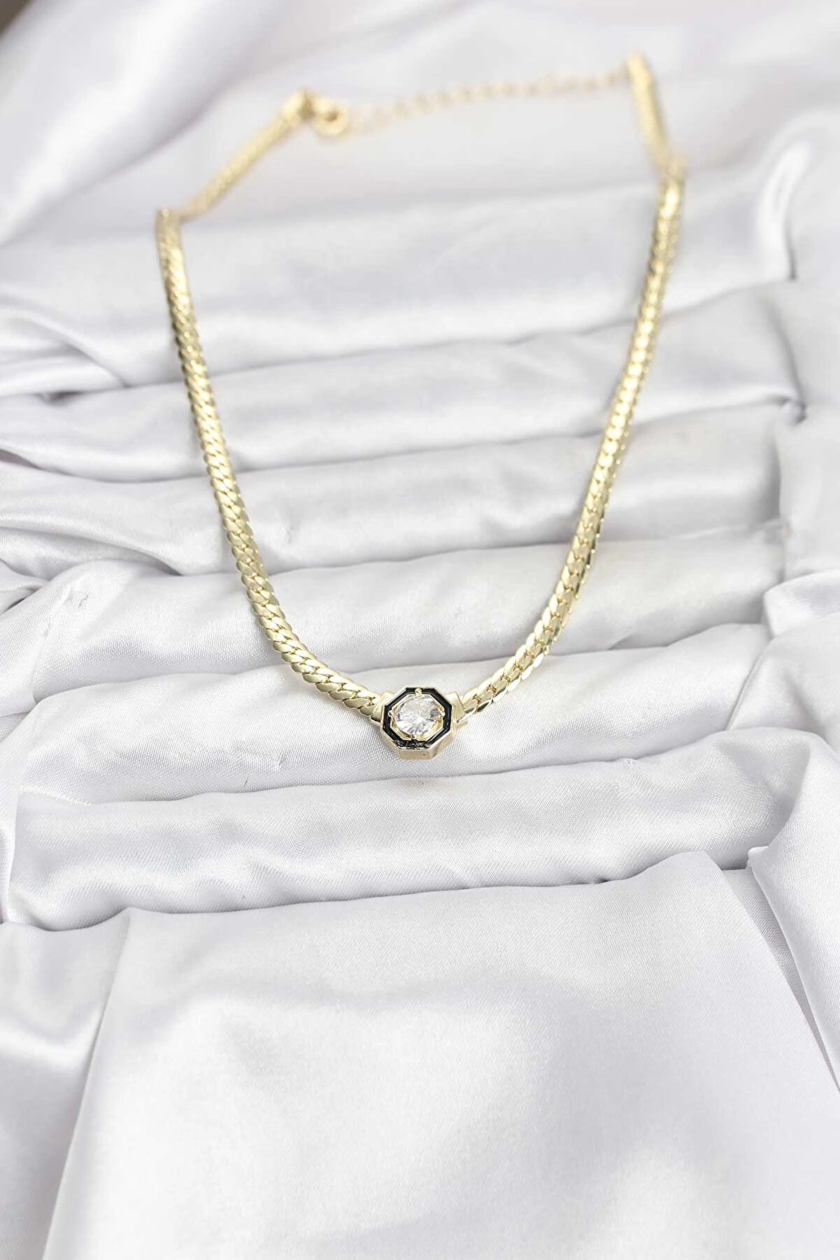 Buti̇k Gold Renk Pi̇ri̇n&ccedil; Zi̇rkon Taşlı Kadın Kolye