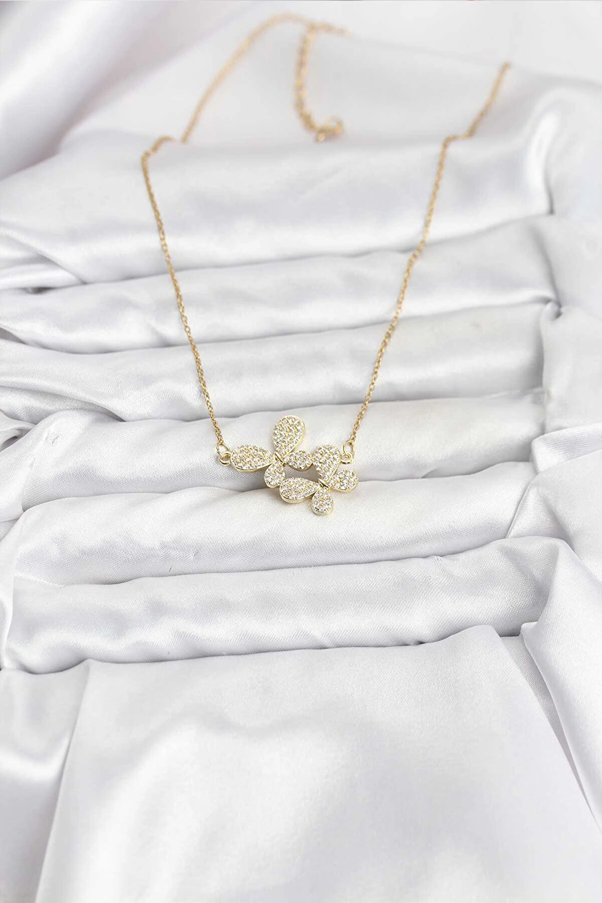 Buti̇k 316L &Ccedil;eli̇k Zi̇nci̇r Gold Renk Zi̇rkon Taşlı Kelebek Model Kadın Kolye
