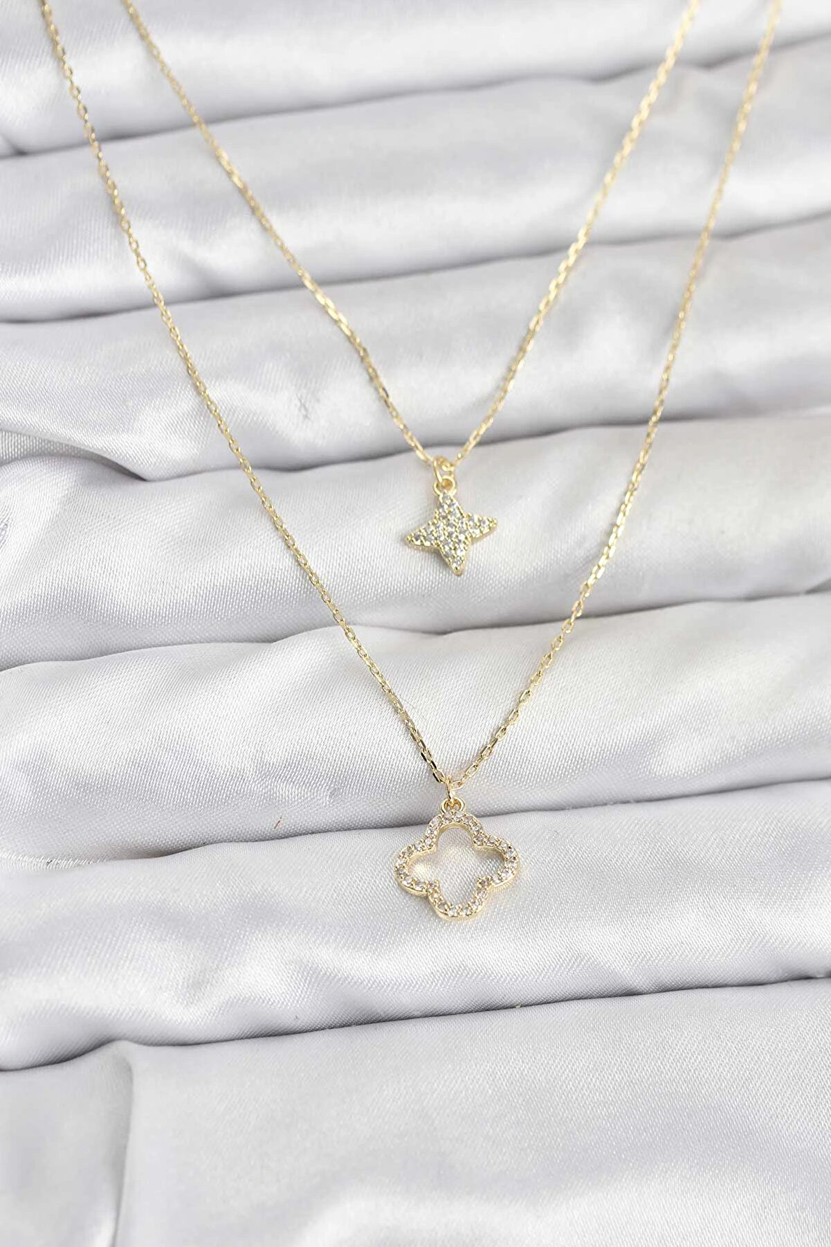 Buti̇k Pi̇ri̇n&ccedil; Gold Renk Yonca Model 2 Li̇ Kadın Kolye