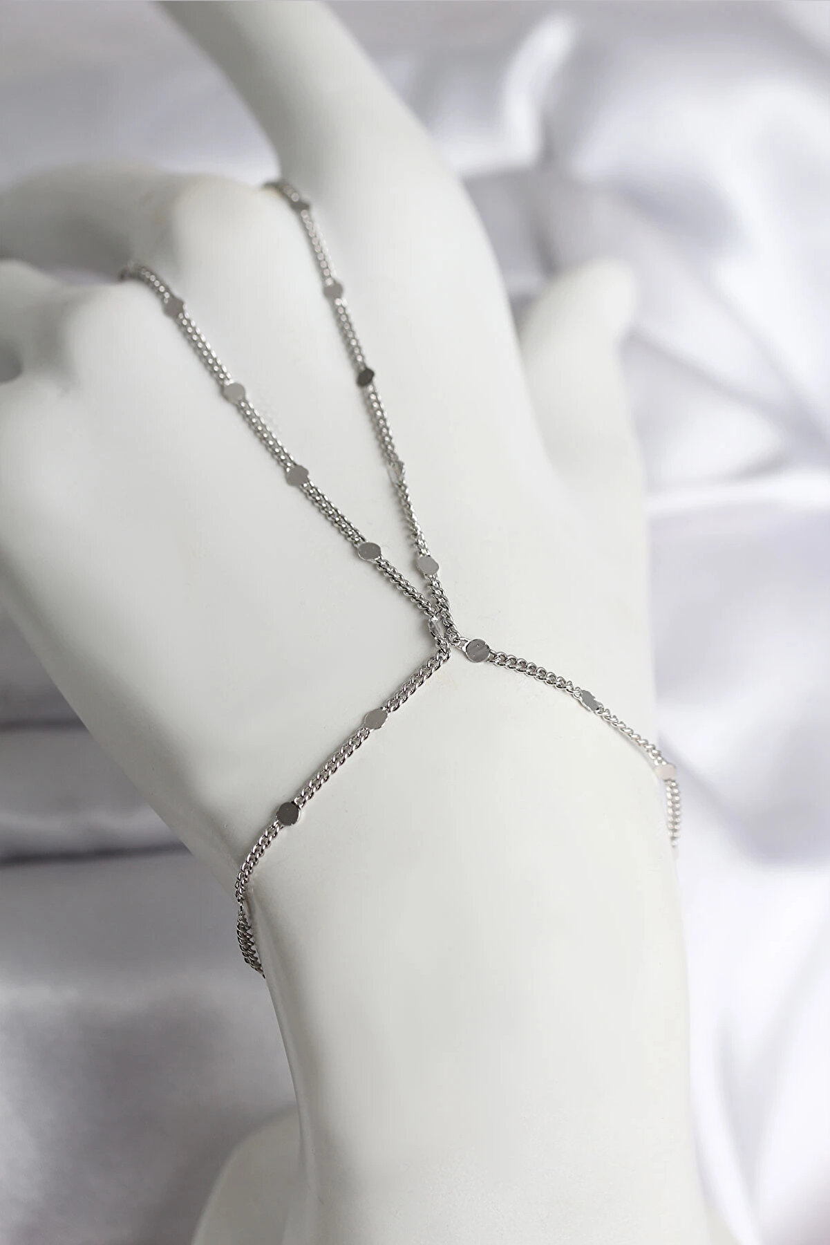 Buti̇k 316L &Ccedil;eli̇k G&uuml;m&uuml;ş Renk Par&ccedil;alı Ezme Zi̇nci̇r Model Kadın Şahmeran