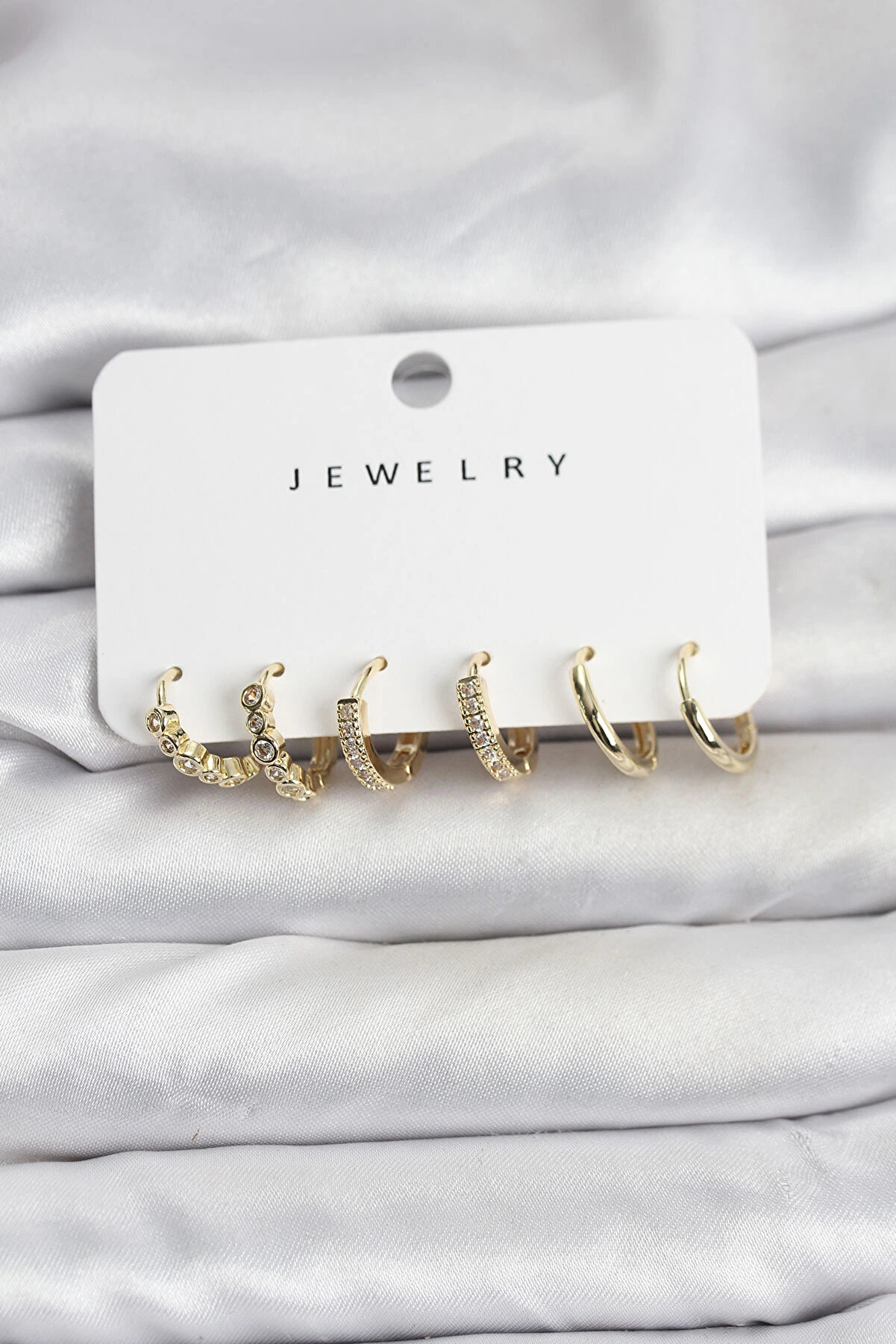 Buti̇k Gold Renk Pi̇ri̇n&ccedil; Zi̇rkon Taşlı Kadın K&uuml;pe Seti̇