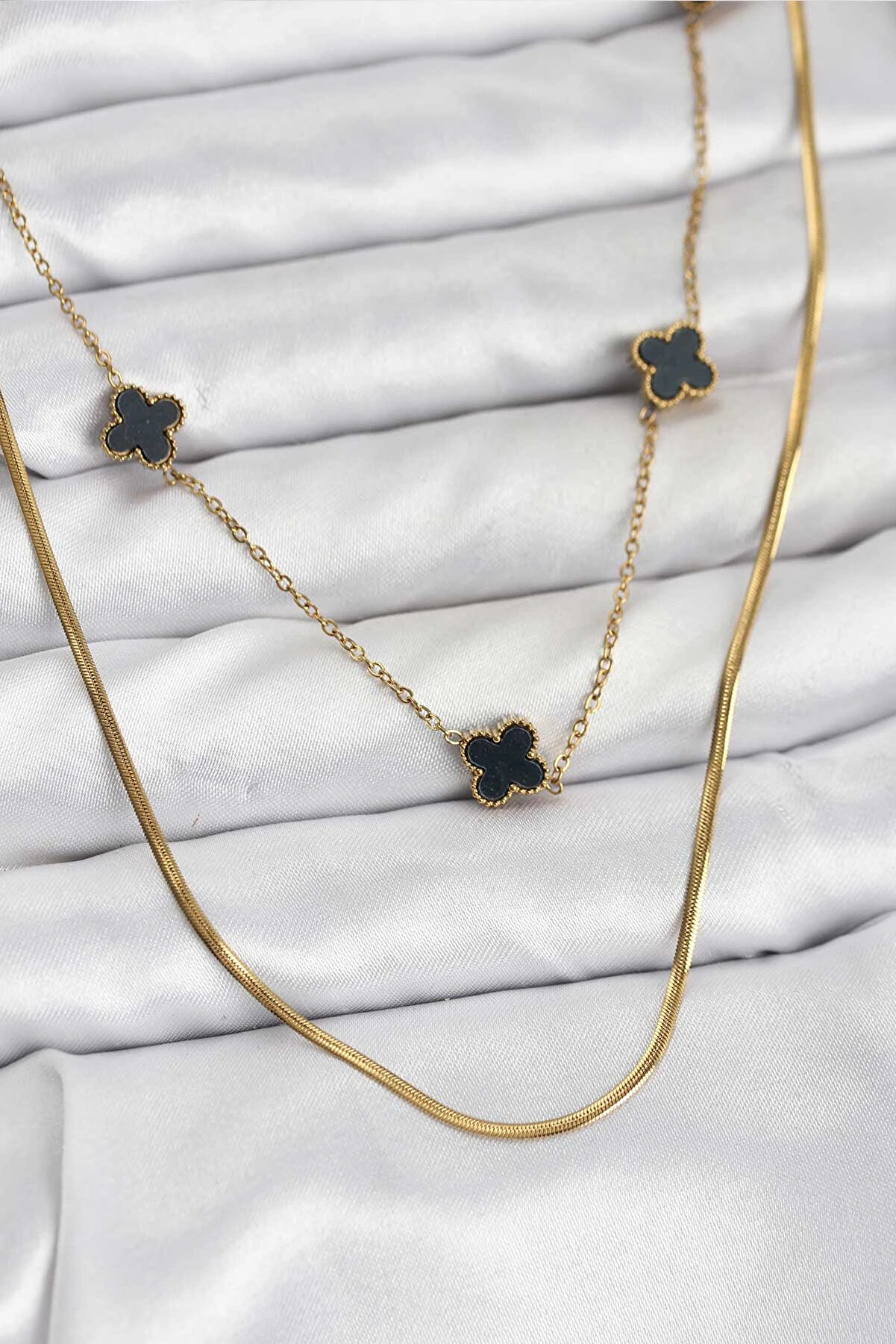 Buti̇k 316L &Ccedil;eli̇k Zi̇nci̇r Gold Renk İtalyan Zi̇nci̇rli̇ Si̇yah Yonca Model Kadın Kolye