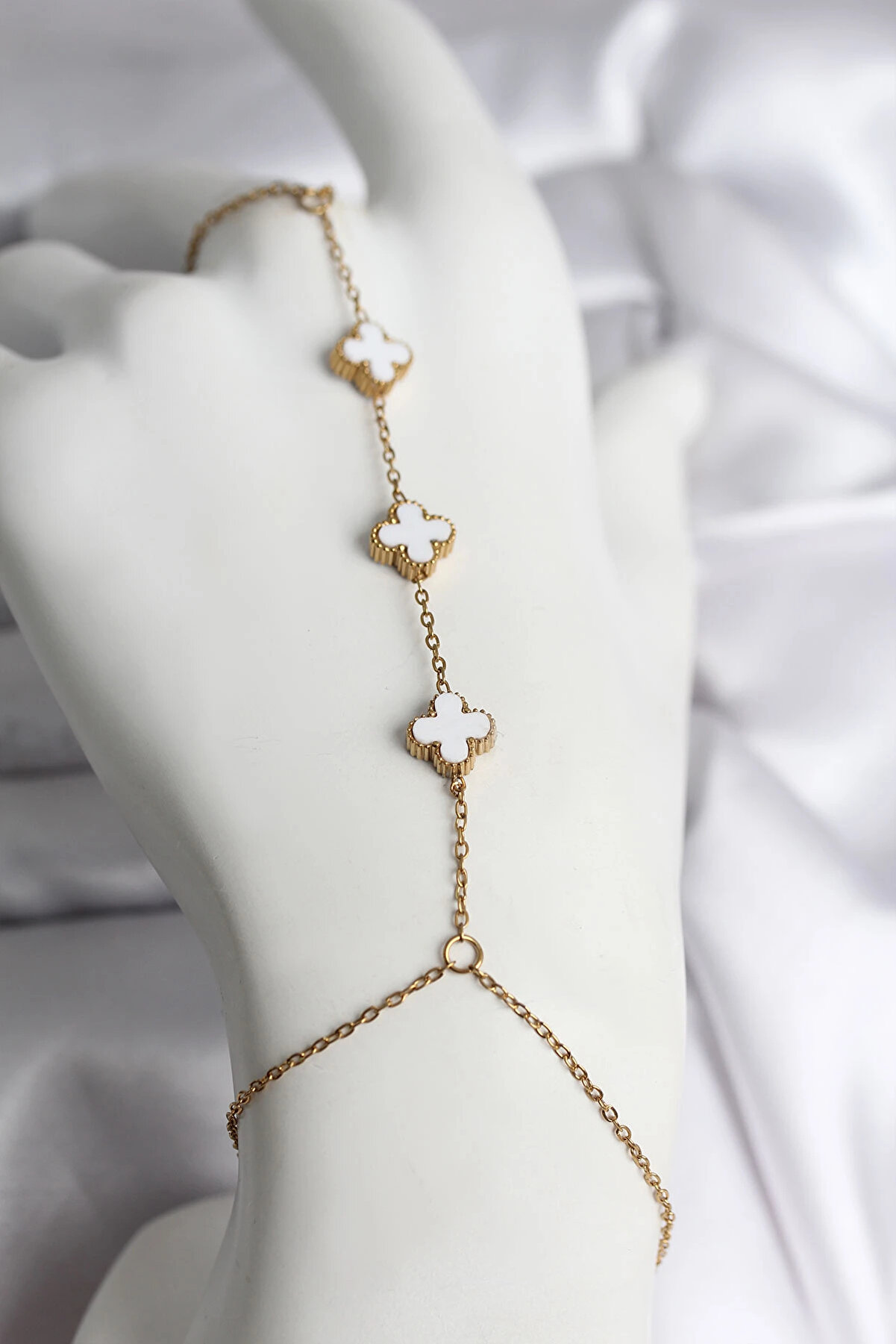 Buti̇k 316L &Ccedil;eli̇k Gold Renk Beyaz Yonca Model Kadın Şahmeran