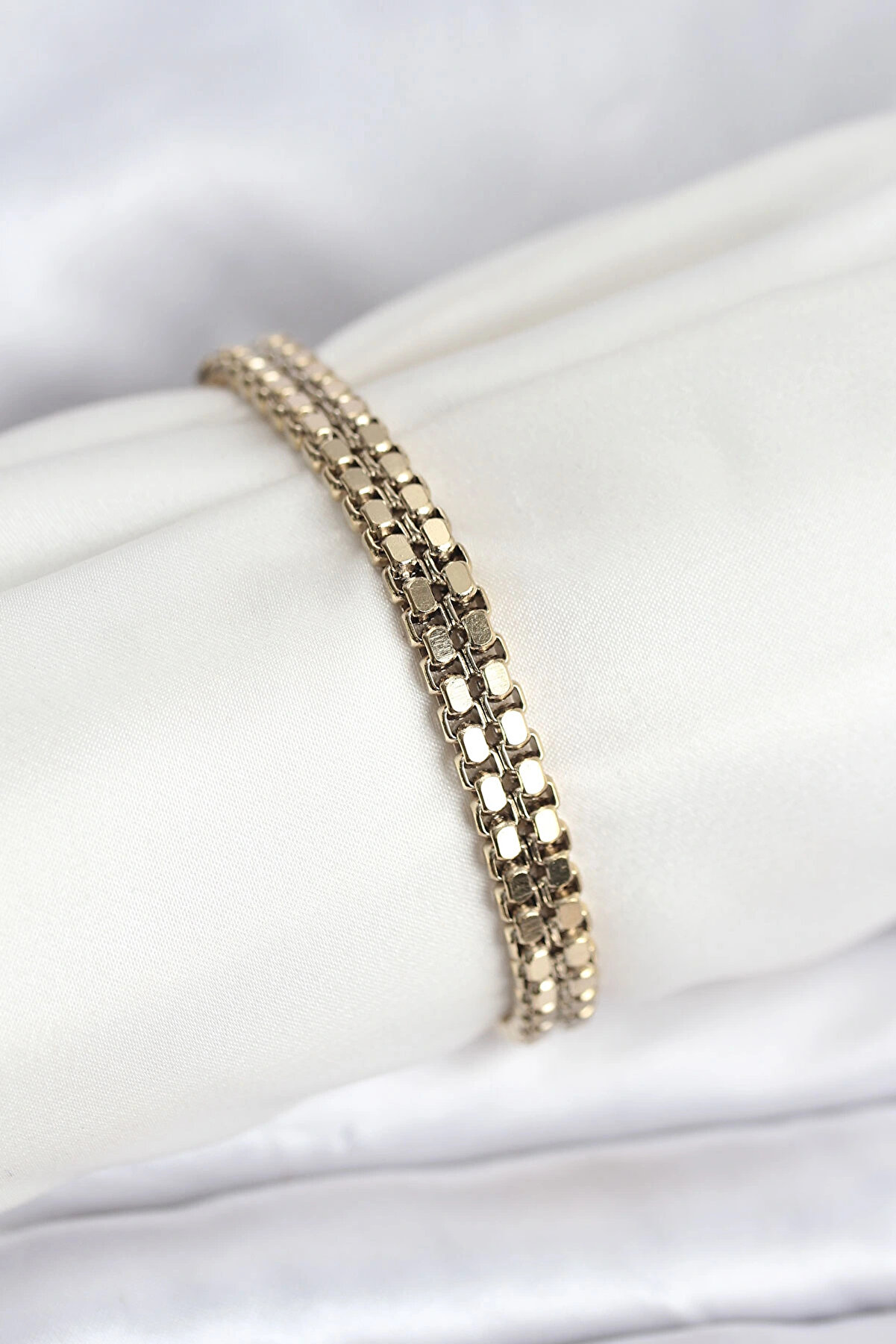 Buti̇k 316L &Ccedil;eli̇k Gold Renk Kadın Bi̇lekli̇k