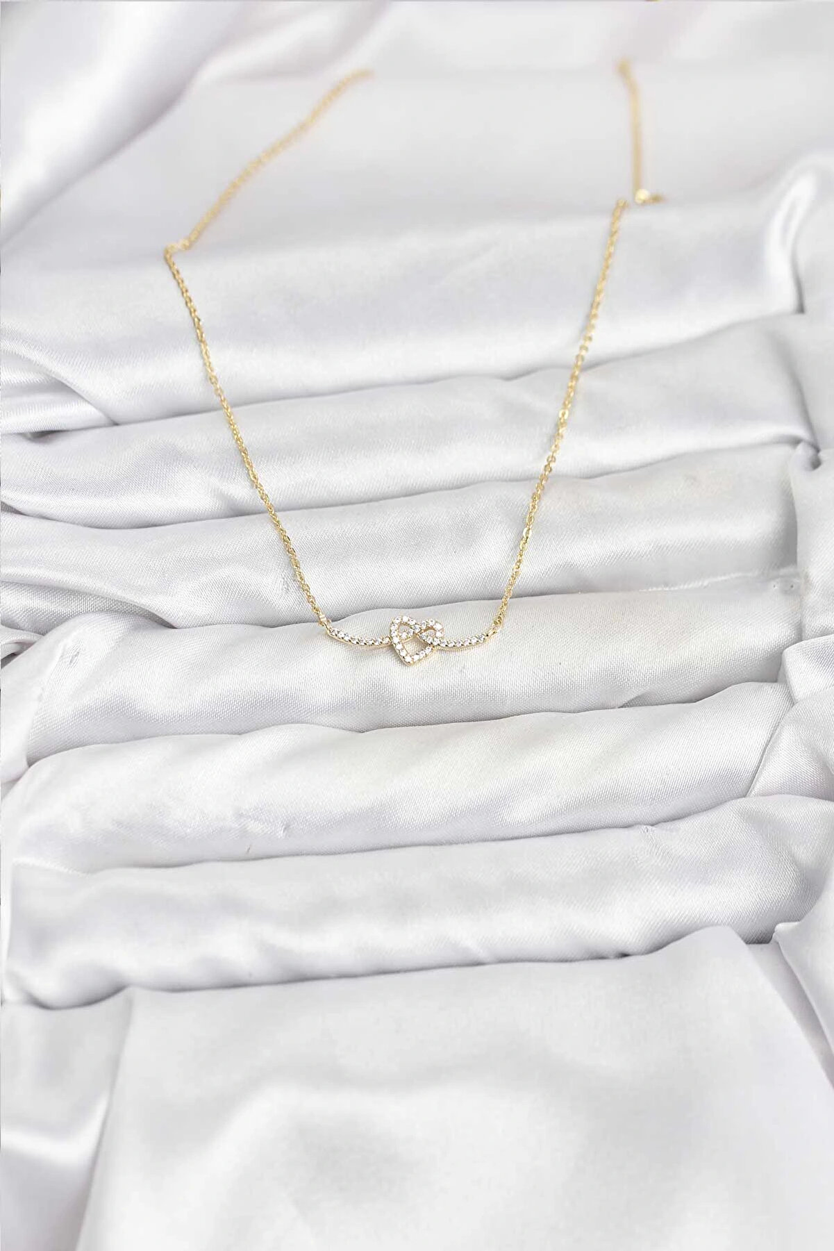 Buti̇k Pi̇ri̇n&ccedil; Gold Renk D&uuml;ğ&uuml;m Kalp Model Kadın Kolye