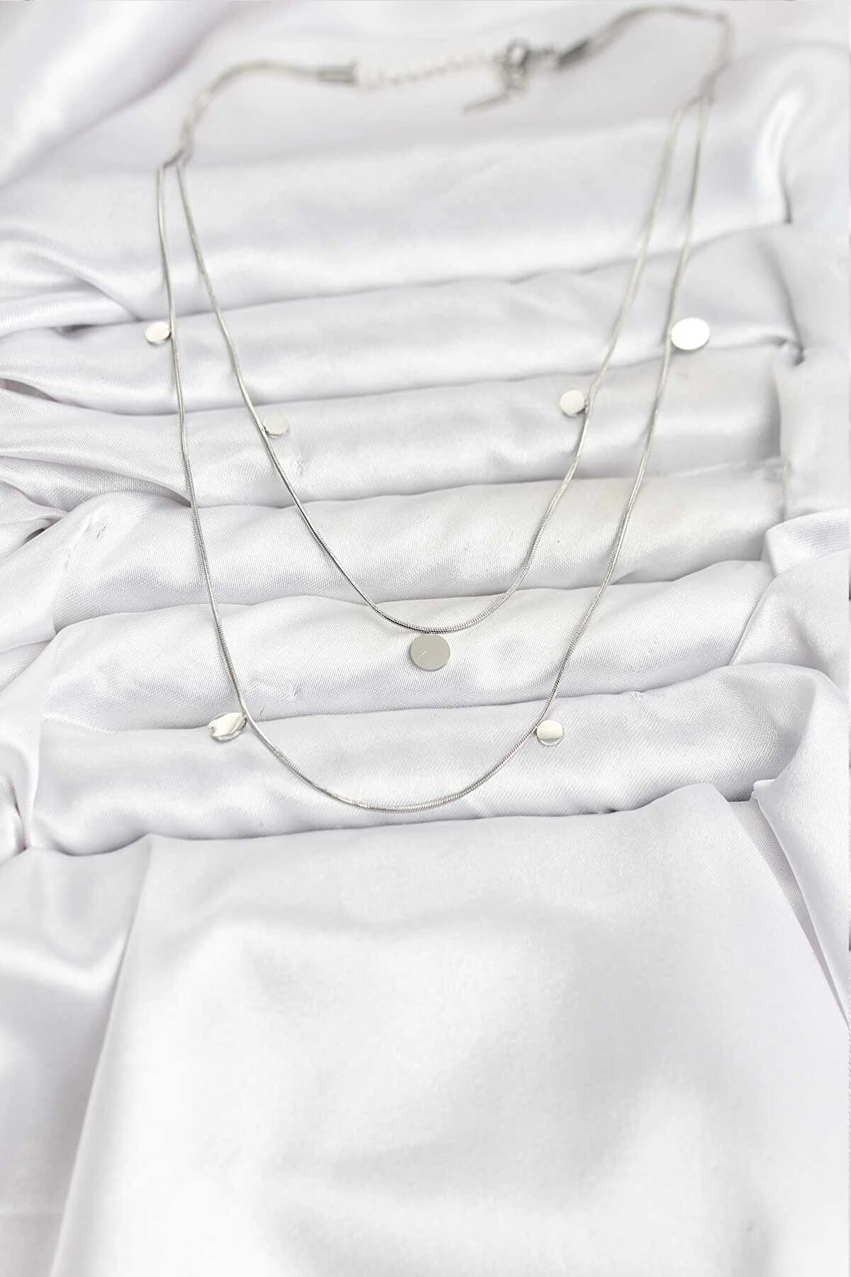 Buti̇k 316L &Ccedil;eli̇k Zi̇nci̇r G&uuml;m&uuml;ş Renk Pullu Kadın Kolye