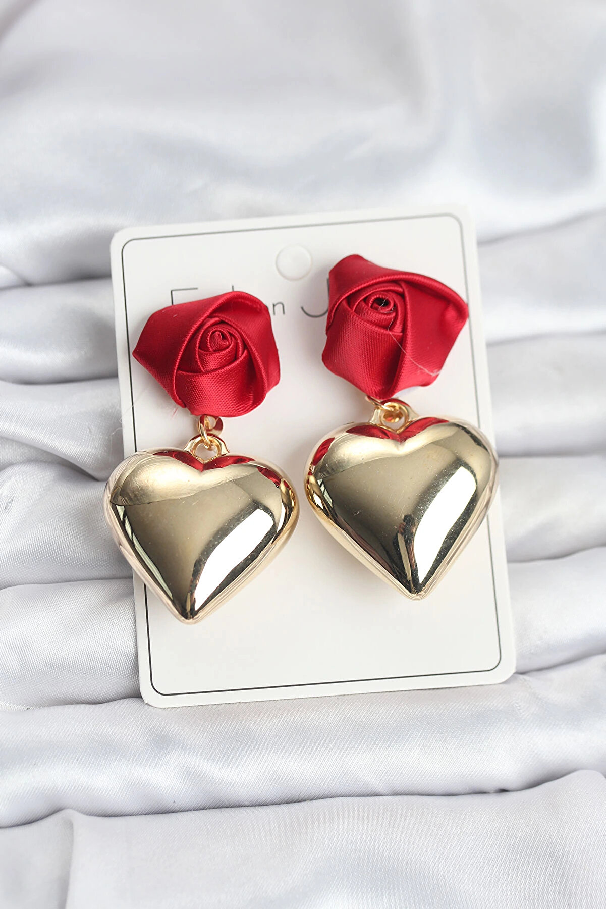 Buti̇k Pi̇ri̇n&ccedil; Gold Kalpli̇ Kırmızı G&uuml;l Model Kadın K&uuml;pe