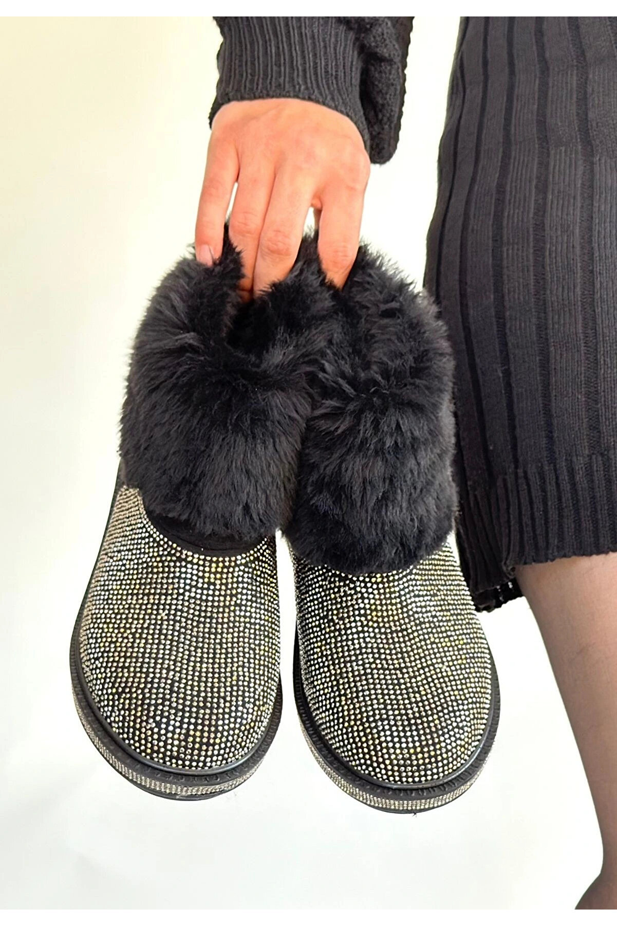 Buti̇k Li̇nka Si̇yah S&uuml;et G&uuml;m&uuml;ş Boncuk İşlemeli̇ Bot