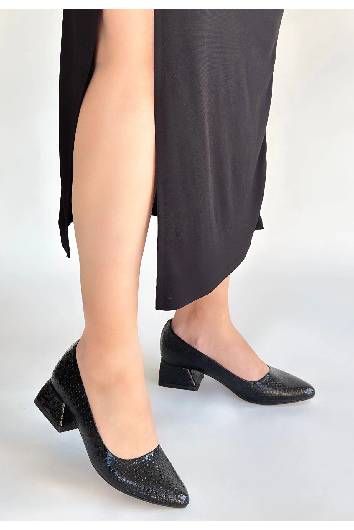 Buti̇k Ni̇tya Si̇yah Baskılı Rugan Topuklu Ayakkabı
