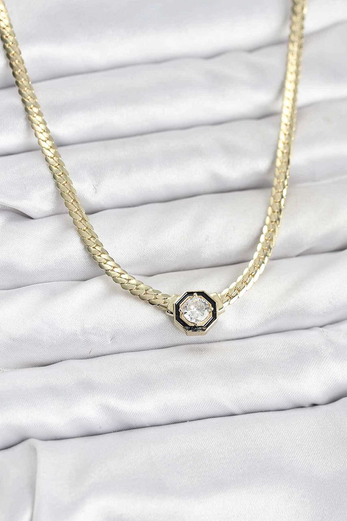 Buti̇k Gold Renk Pi̇ri̇n&ccedil; Zi̇rkon Taşlı Kadın Kolye