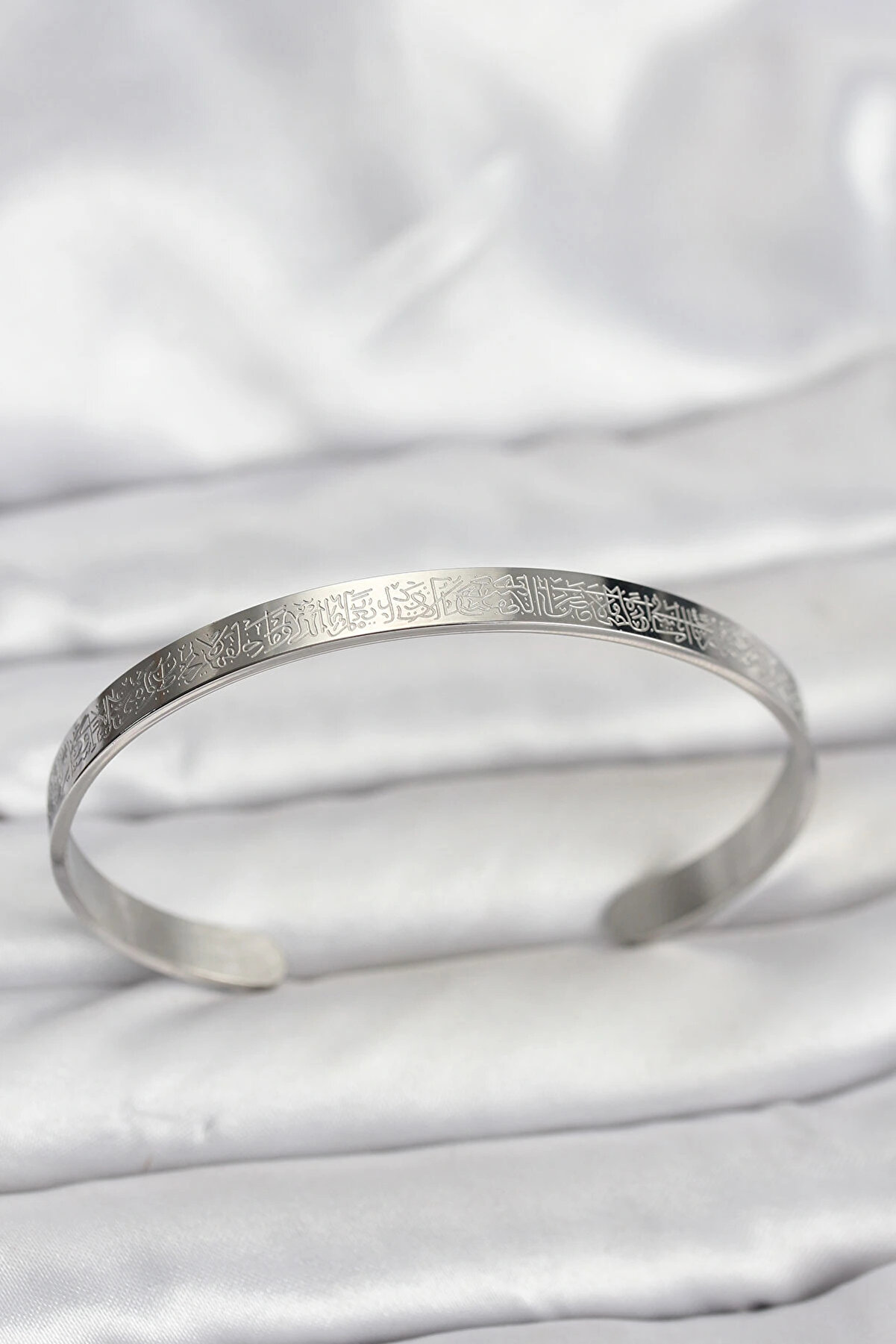 Buti̇k 316L &Ccedil;eli̇k G&uuml;m&uuml;ş Renk Ayetel K&uuml;rsi̇ Yazılı Bi̇lekli̇k