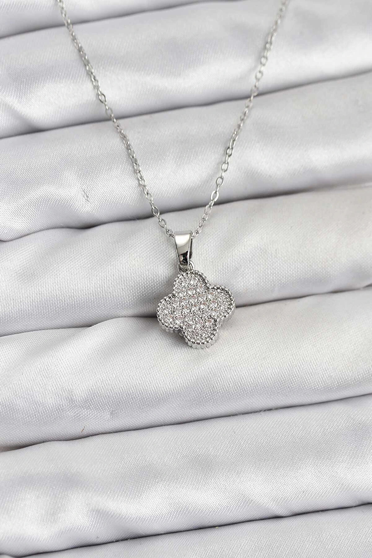 Buti̇k 316L &Ccedil;eli̇k Zi̇nci̇r G&uuml;m&uuml;ş Renk Zi̇rkon Taşlı Yonca Model Kadın Kolye