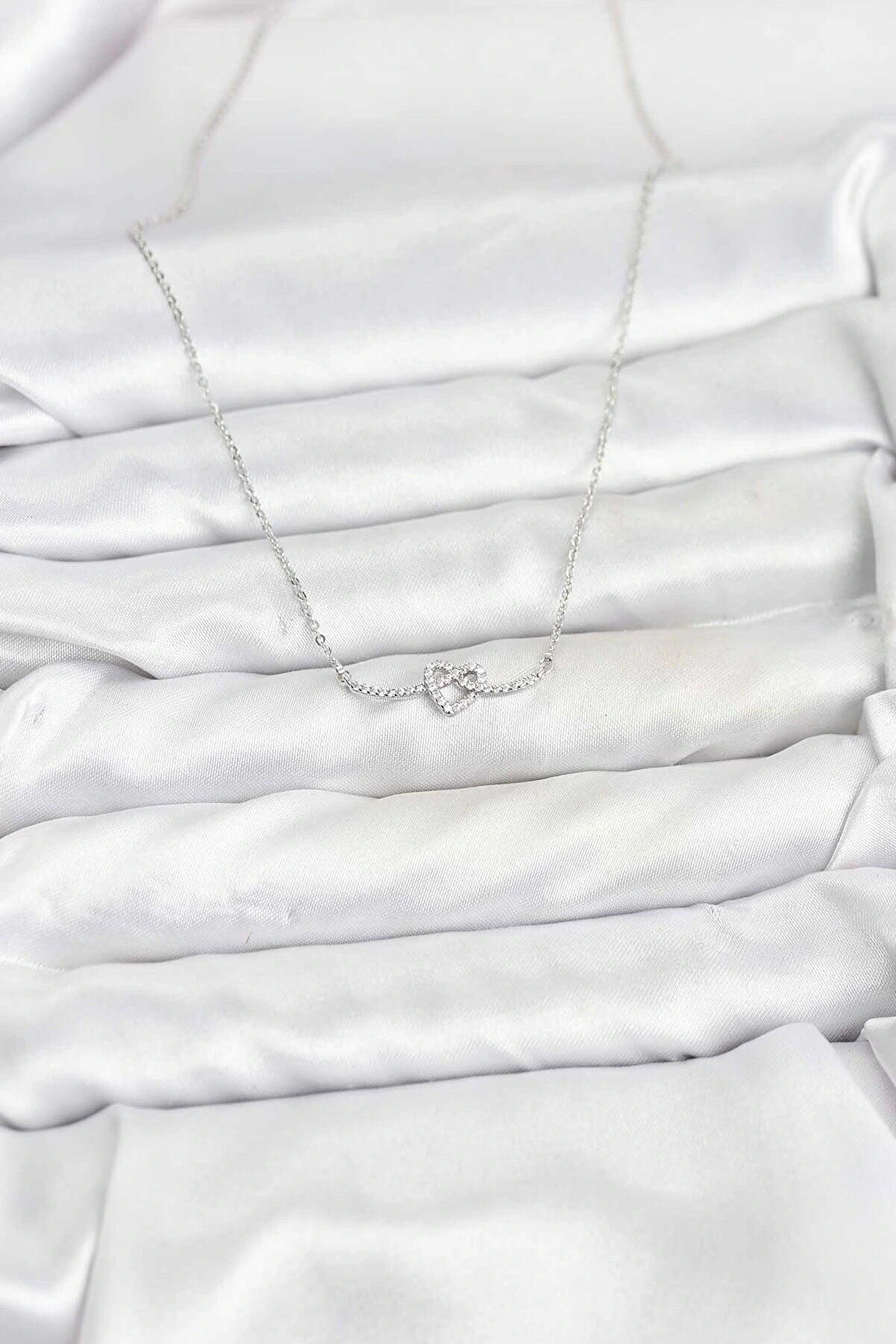 Buti̇k Pi̇ri̇n&ccedil; G&uuml;m&uuml;ş Renk D&uuml;ğ&uuml;m Kalp Model Kadın Kolye