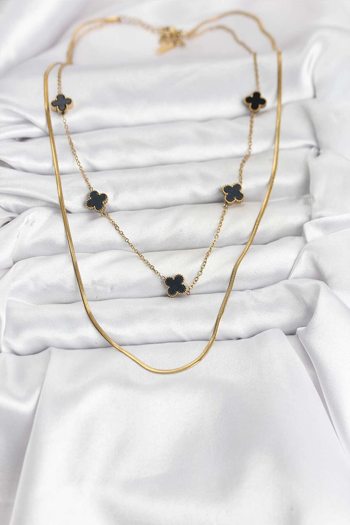 Buti̇k 316L &Ccedil;eli̇k Zi̇nci̇r Gold Renk İtalyan Zi̇nci̇rli̇ Si̇yah Yonca Model Kadın Kolye