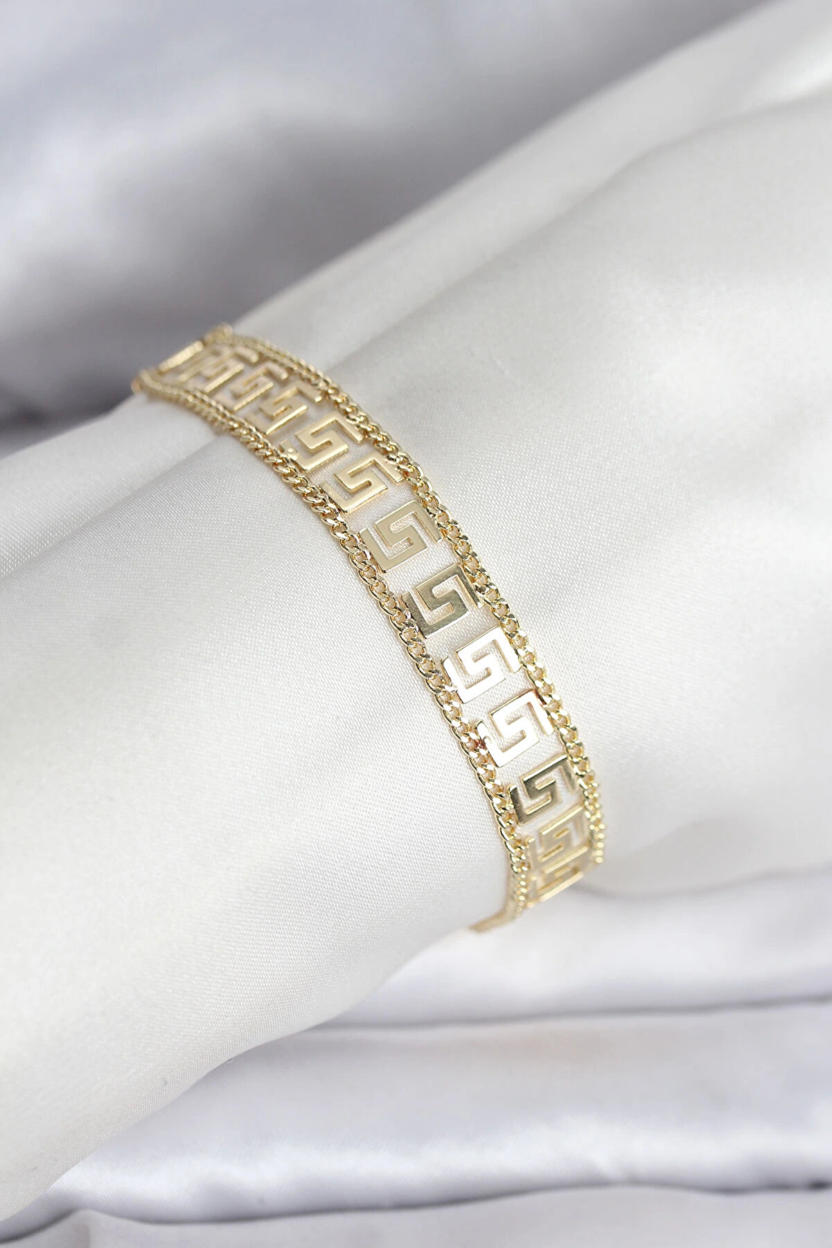 Buti̇k 316L &Ccedil;eli̇k Gold Renk Labi̇rent Model Kadın Bi̇lekli̇k