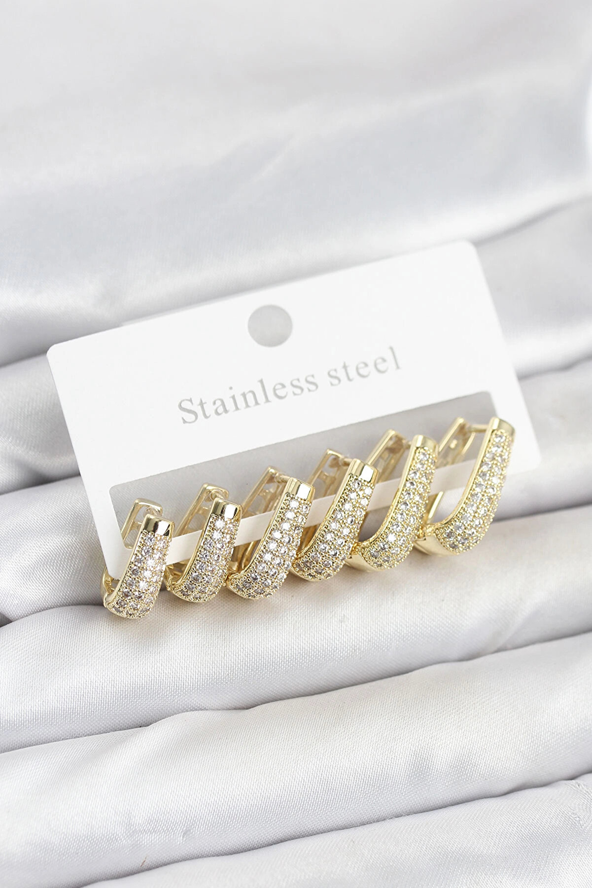 Buti̇k 316L &Ccedil;eli̇k Gold Renk Zi̇rkon Taşlı Damla Halka K&uuml;pe Seti̇