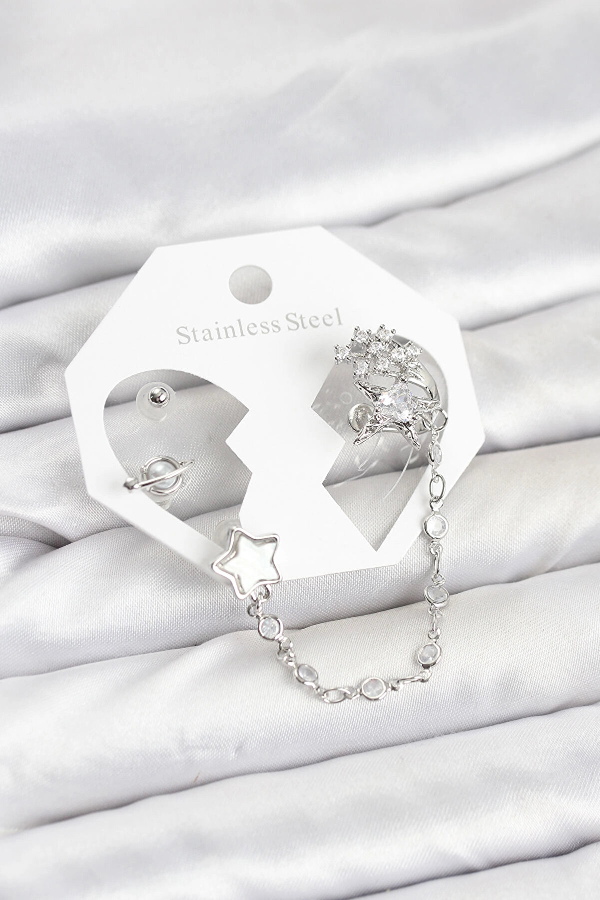 Buti̇k Pi̇ri̇n&ccedil; G&uuml;m&uuml;ş Renk Yıldız Model Zi̇nci̇r Bağlantılı Ear Cuff K&uuml;pe Seti̇