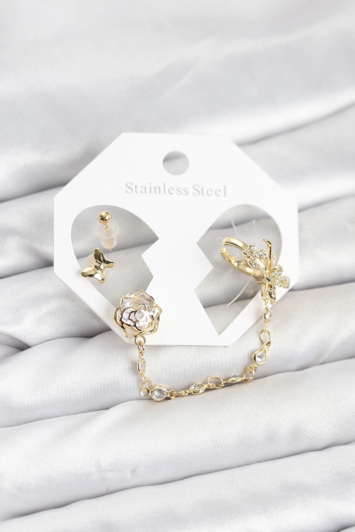 Buti̇k Pi̇ri̇n&ccedil; Gold Renk Kelebekli̇ Model Zi̇nci̇r Bağlantılı Ear Cuff K&uuml;pe Seti̇