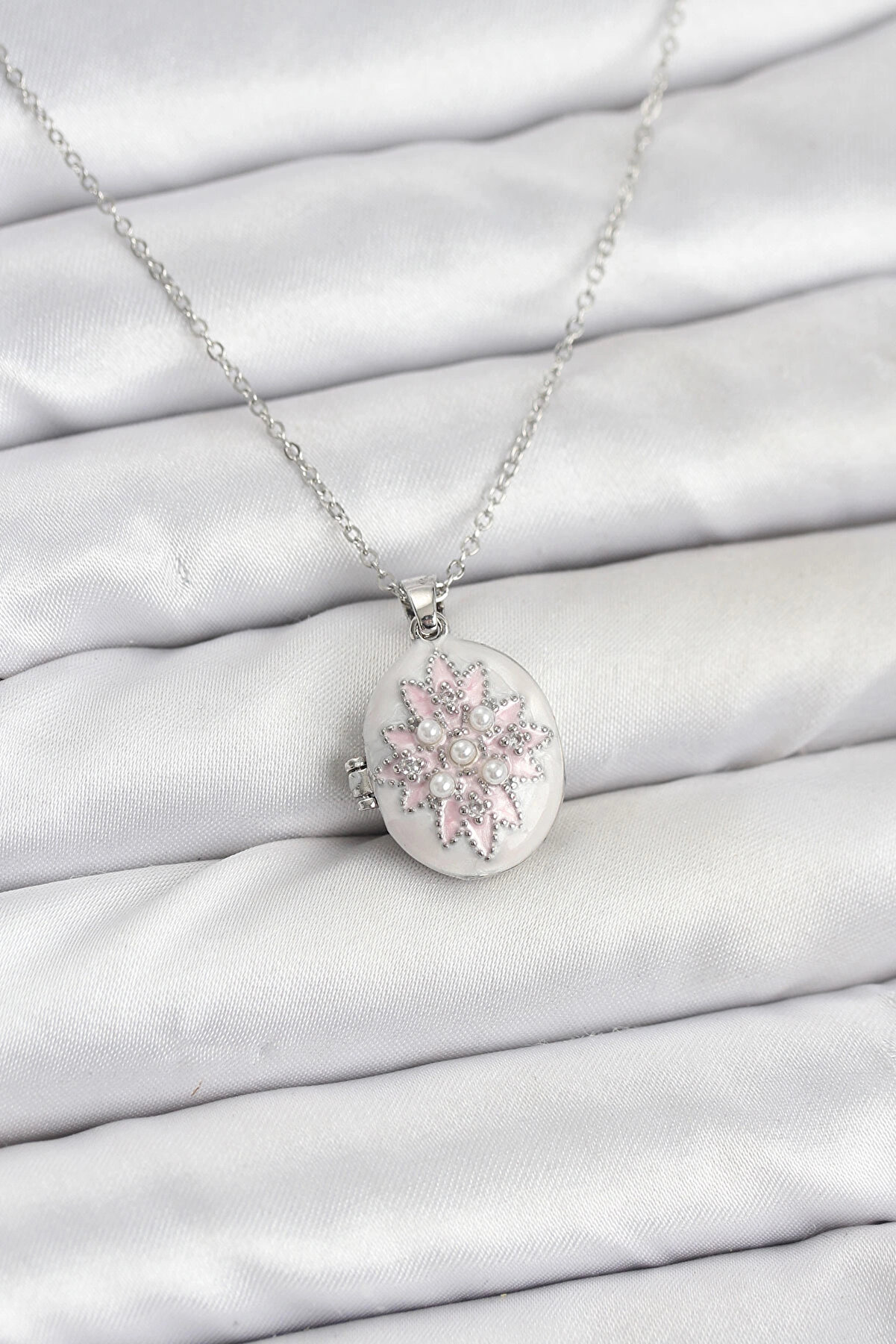 Buti̇k 316L &Ccedil;eli̇k G&uuml;m&uuml;ş Renk Pembe Lotus Model Kadın K&uuml;pe