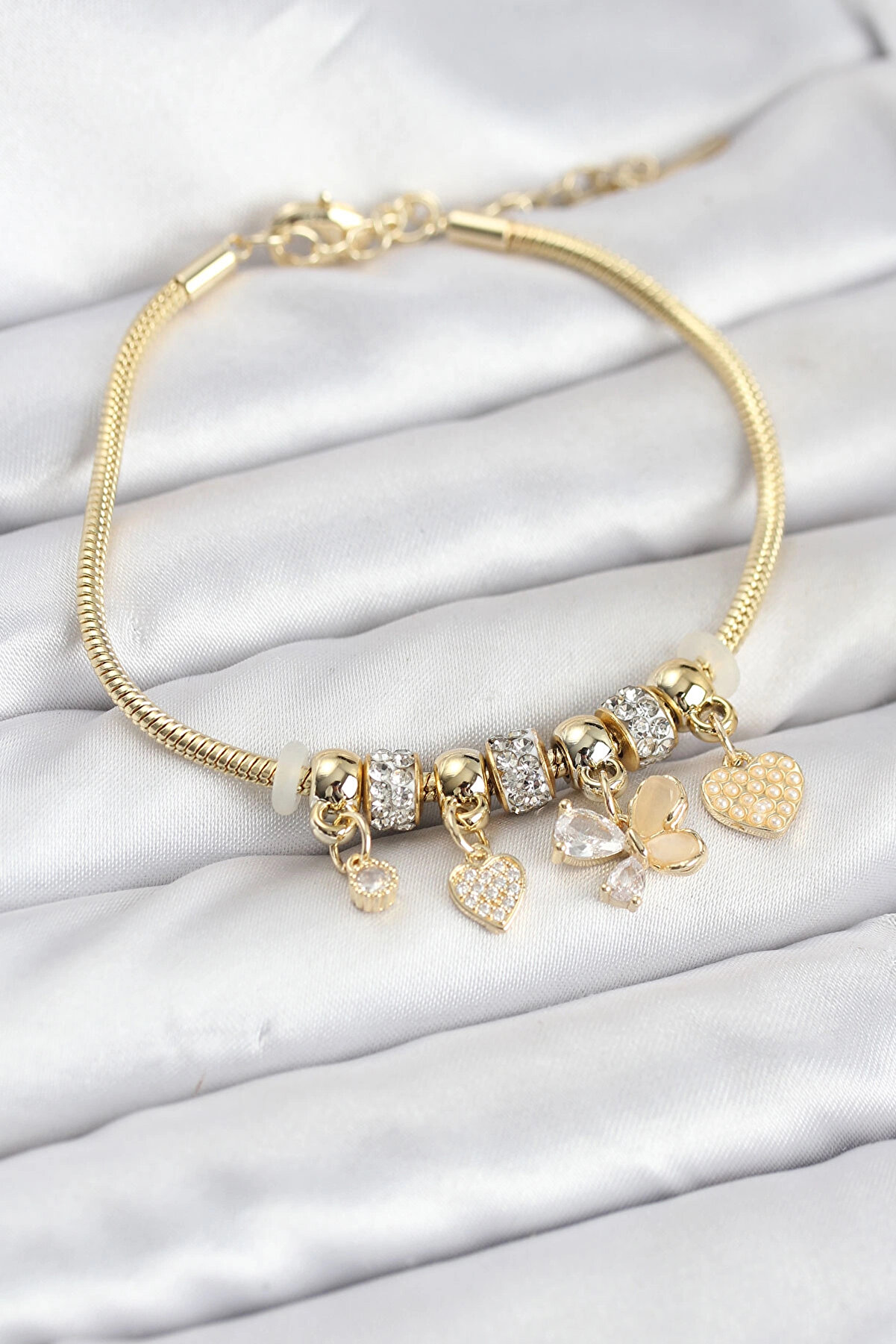 Buti̇k Kelebek Charmlı Gold Renk Kadın Bi̇lekli̇k