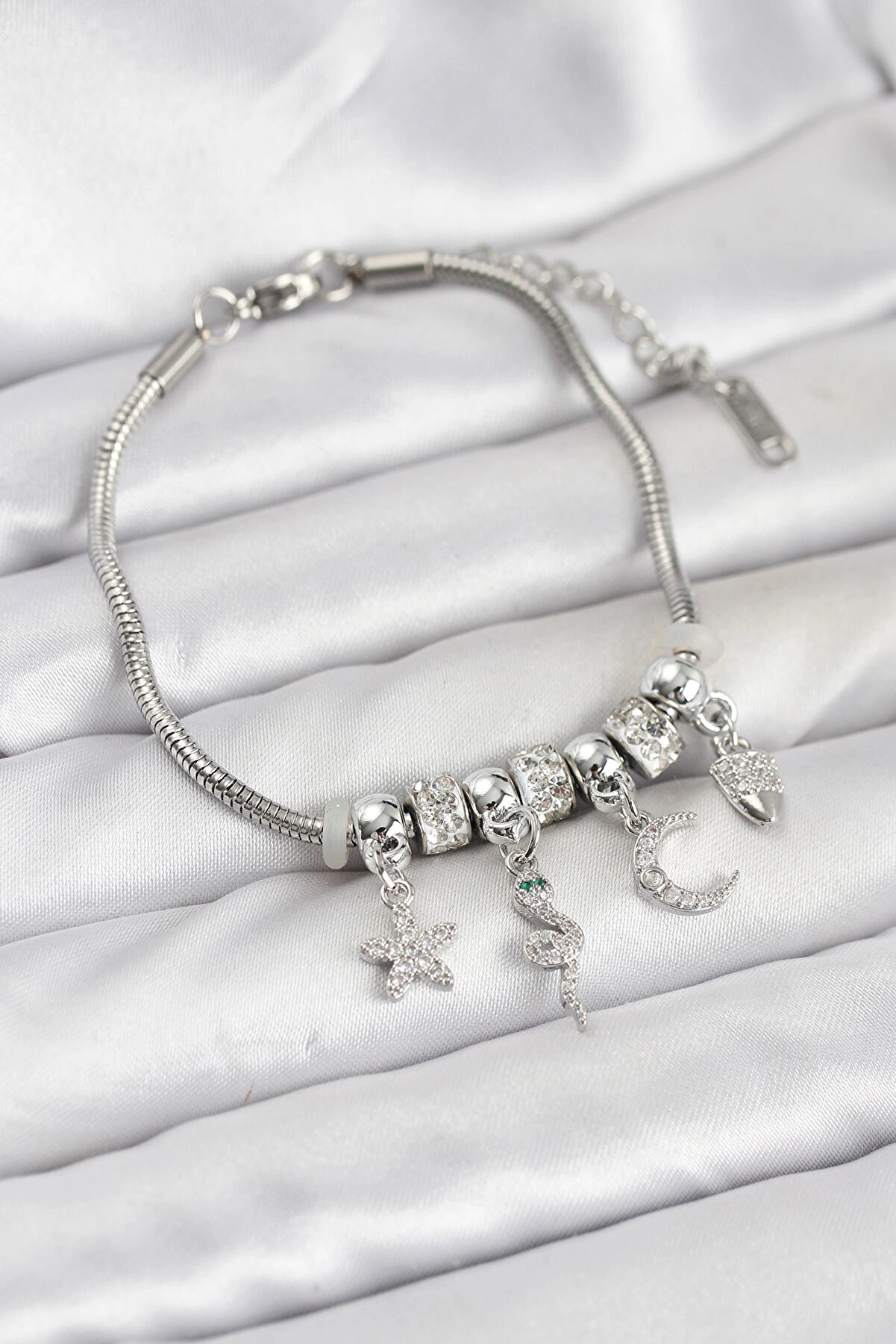 Buti̇k Pi̇ri̇n&ccedil; G&uuml;m&uuml;ş Renk Yılan Charmlı Kadın Bi̇lekli̇k