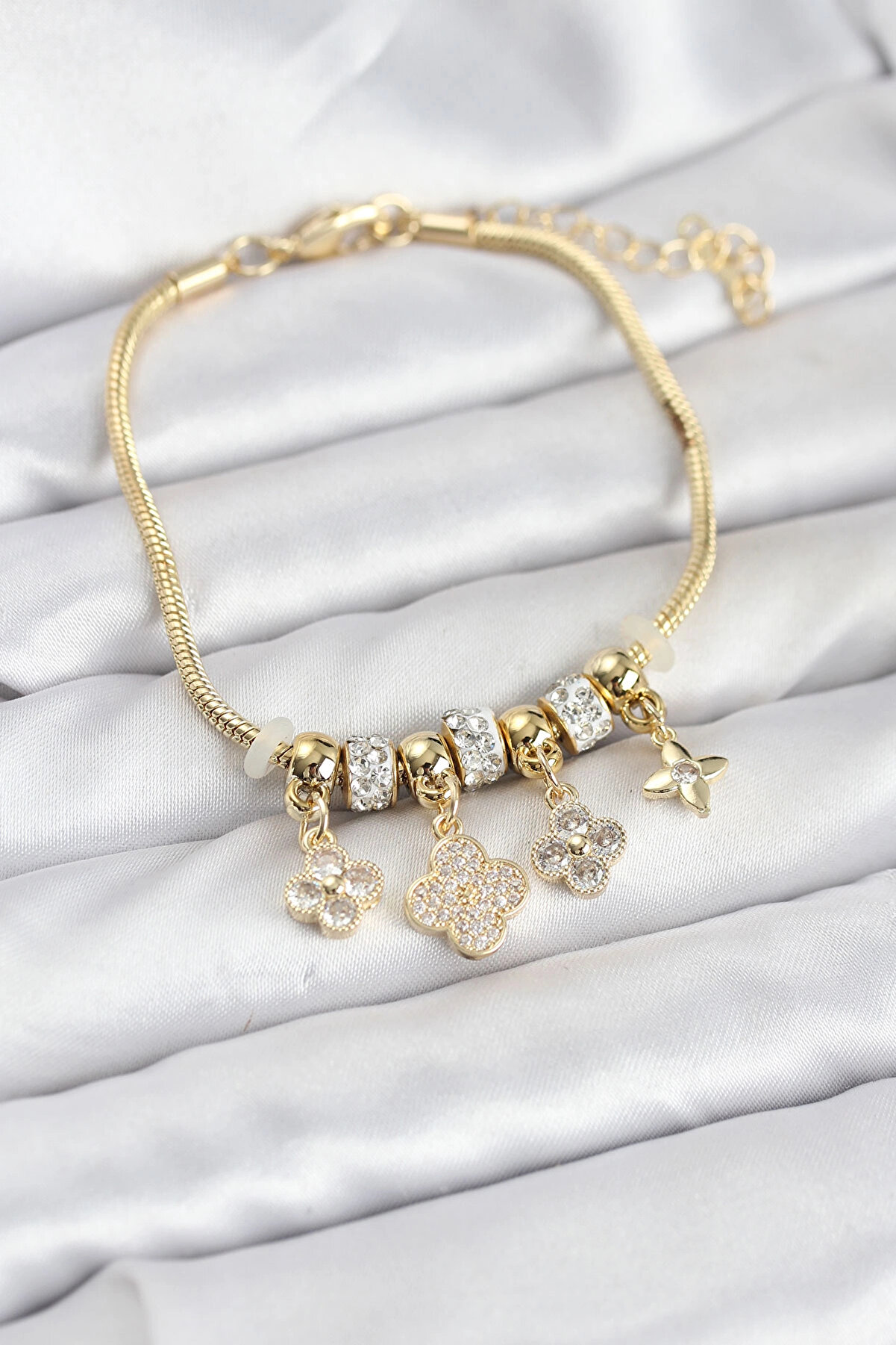 Buti̇k Pi̇ri̇n&ccedil; Gold Renk Yonca Model Kadın Bi̇lekli̇k