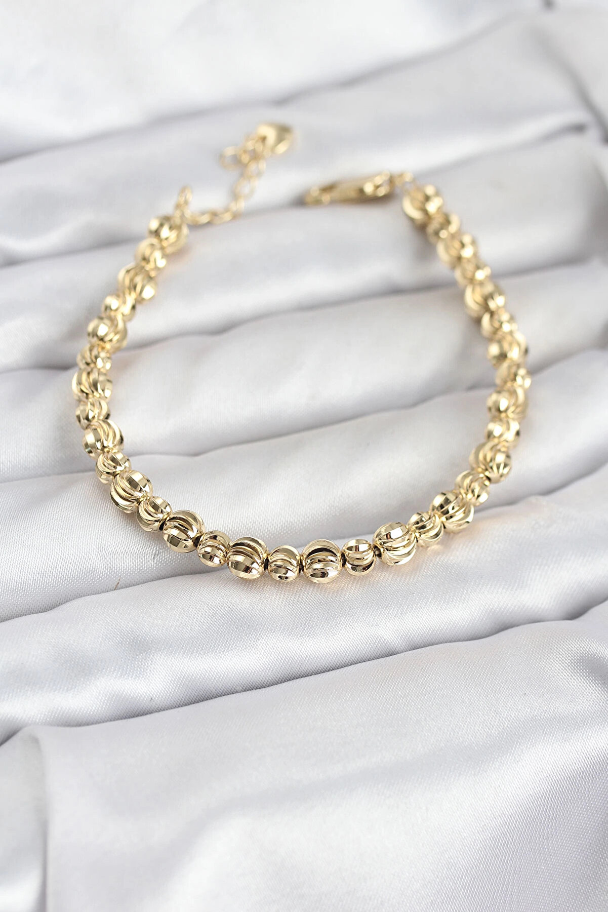 Buti̇k Dori̇ka Model Pi̇ri̇n&ccedil; Kadın Bi̇lekli̇k