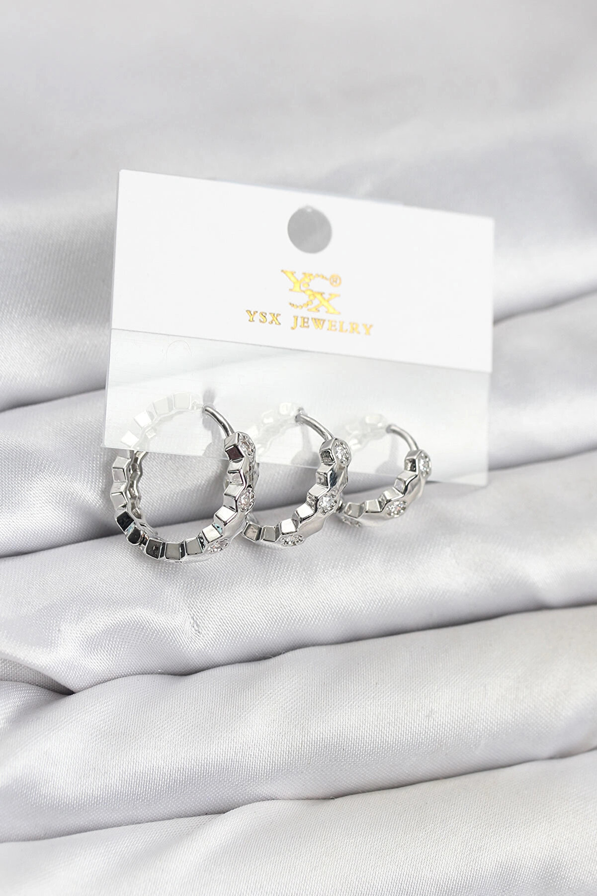 Buti̇k Pi̇ri̇n&ccedil; G&uuml;m&uuml;ş Renk Zi̇rkon Taşlı Petek Halka Model Ysx Tri̇o K&uuml;pe Seti̇