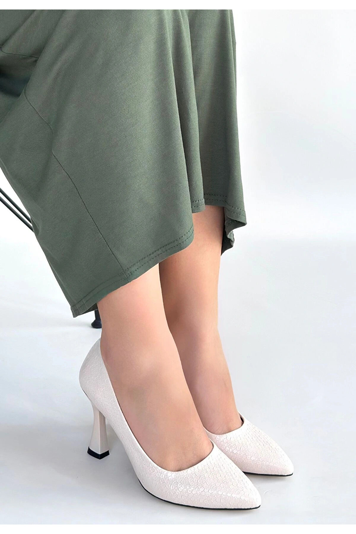 Ethab Ti̇caret Meri̇o Bej Baskılı Rugan Topuklu Ayakkabı