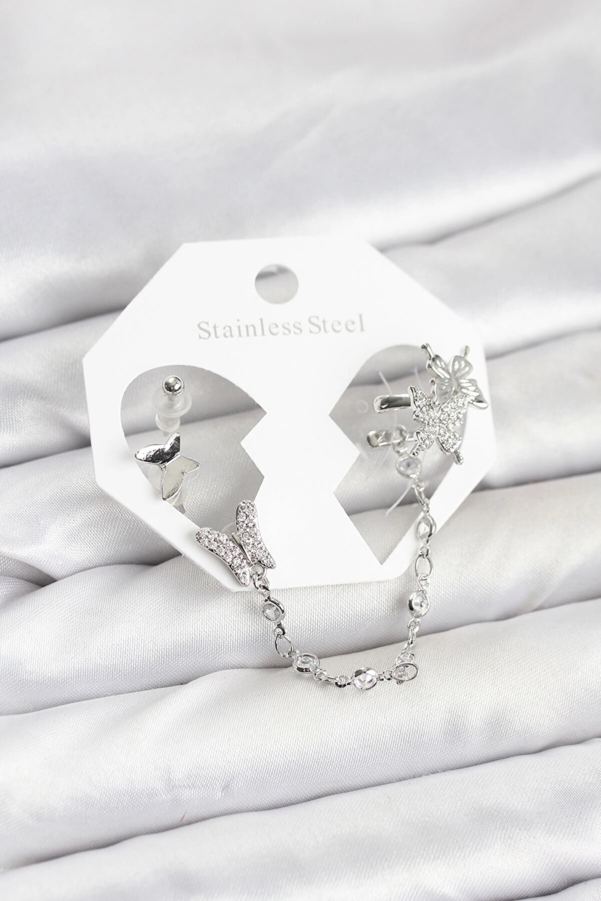 Buti̇k Pi̇ri̇n&ccedil; G&uuml;m&uuml;ş Renk Kelebek Model Zi̇nci̇r Bağlantılı Ear Cuff K&uuml;pe Seti̇