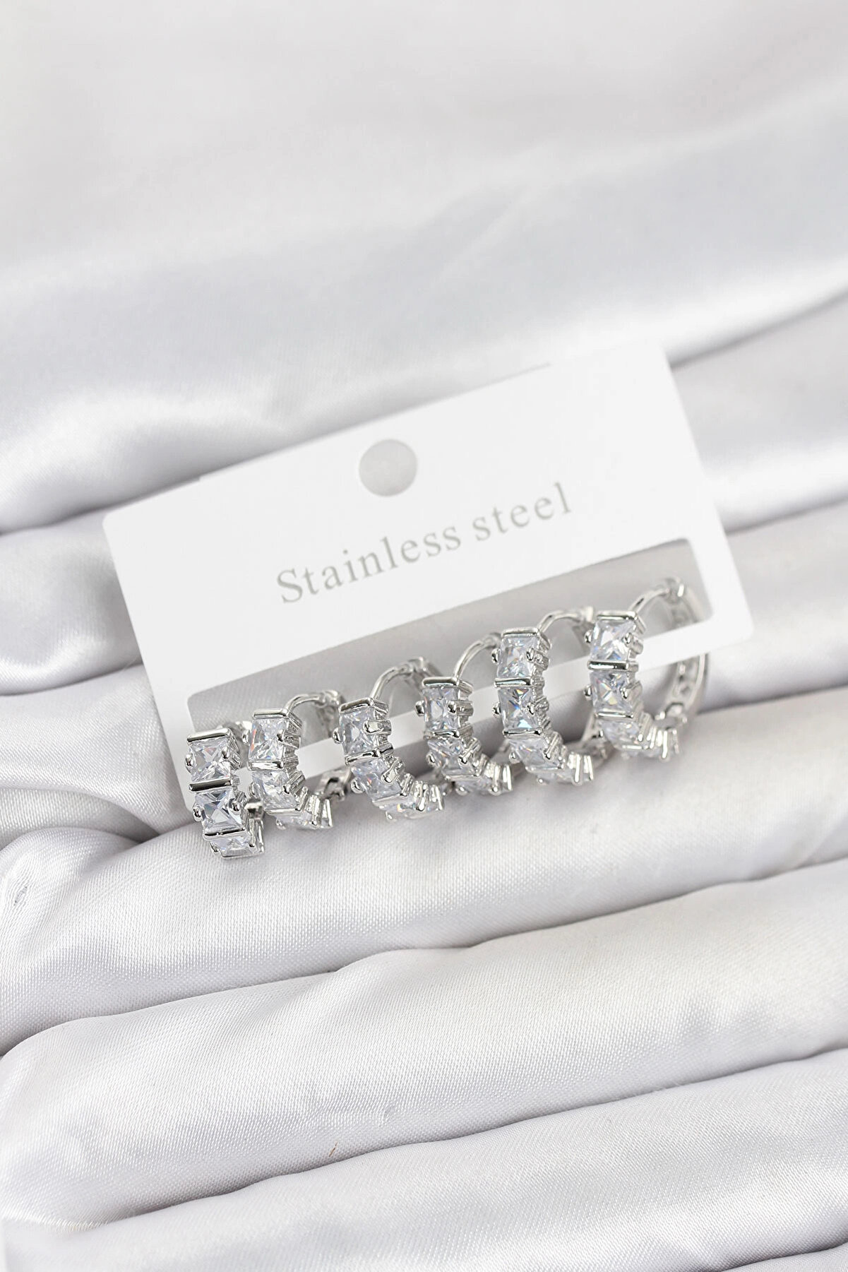 Buti̇k 316L &Ccedil;eli̇k G&uuml;m&uuml;ş Renk Baget Zi̇rkon Taşlı Halka K&uuml;pe Seti̇