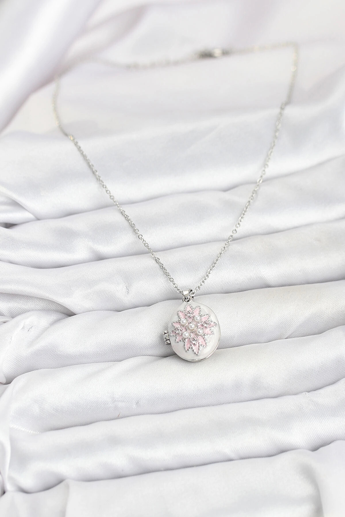 Buti̇k 316L &Ccedil;eli̇k G&uuml;m&uuml;ş Renk Pembe Lotus Model Kadın K&uuml;pe