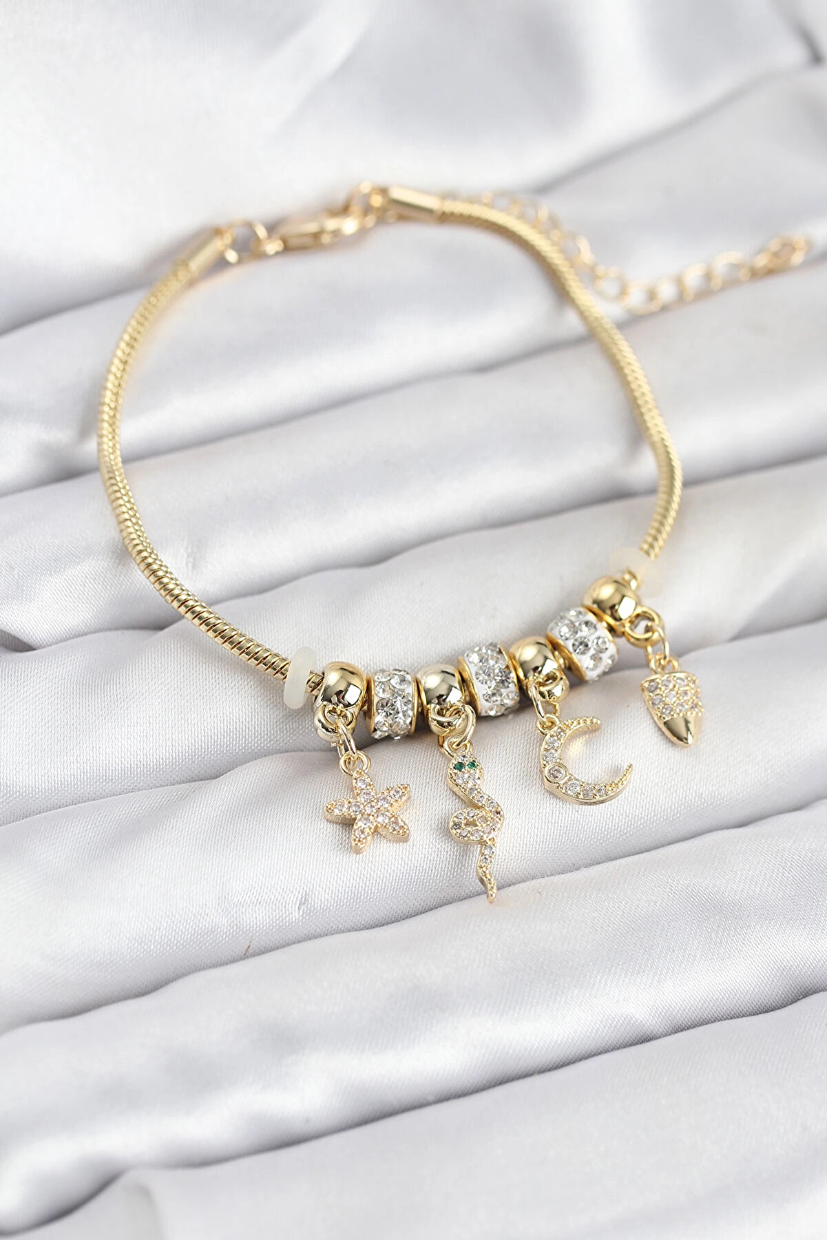 Buti̇k Pi̇ri̇n&ccedil; Gold Renk Yılan Charmlı Kadın Bi̇lekli̇k